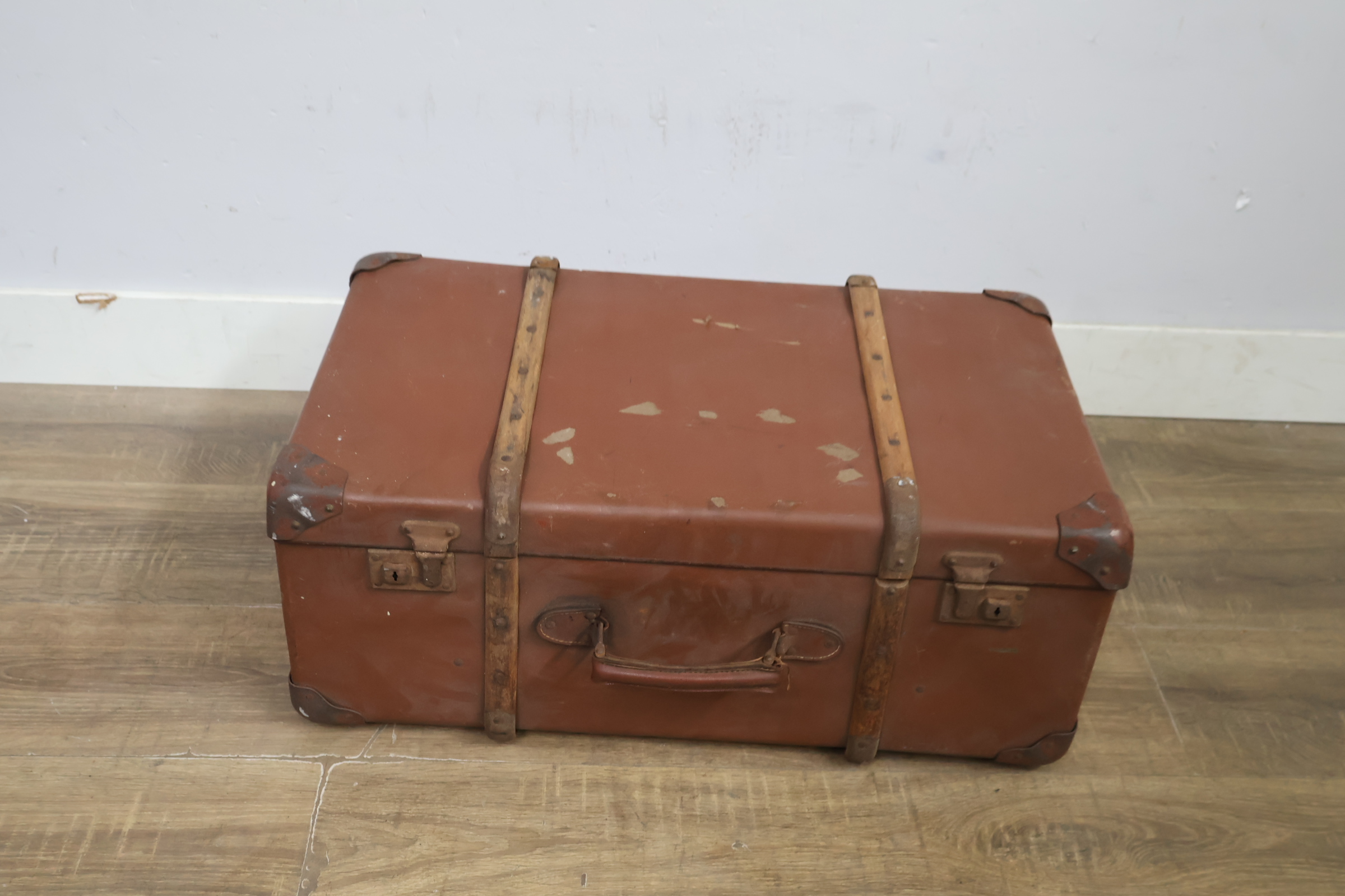 Vintage bruine reiskoffer – foto 12 – kavel bij GSD Auctions, Zoeterwoude
