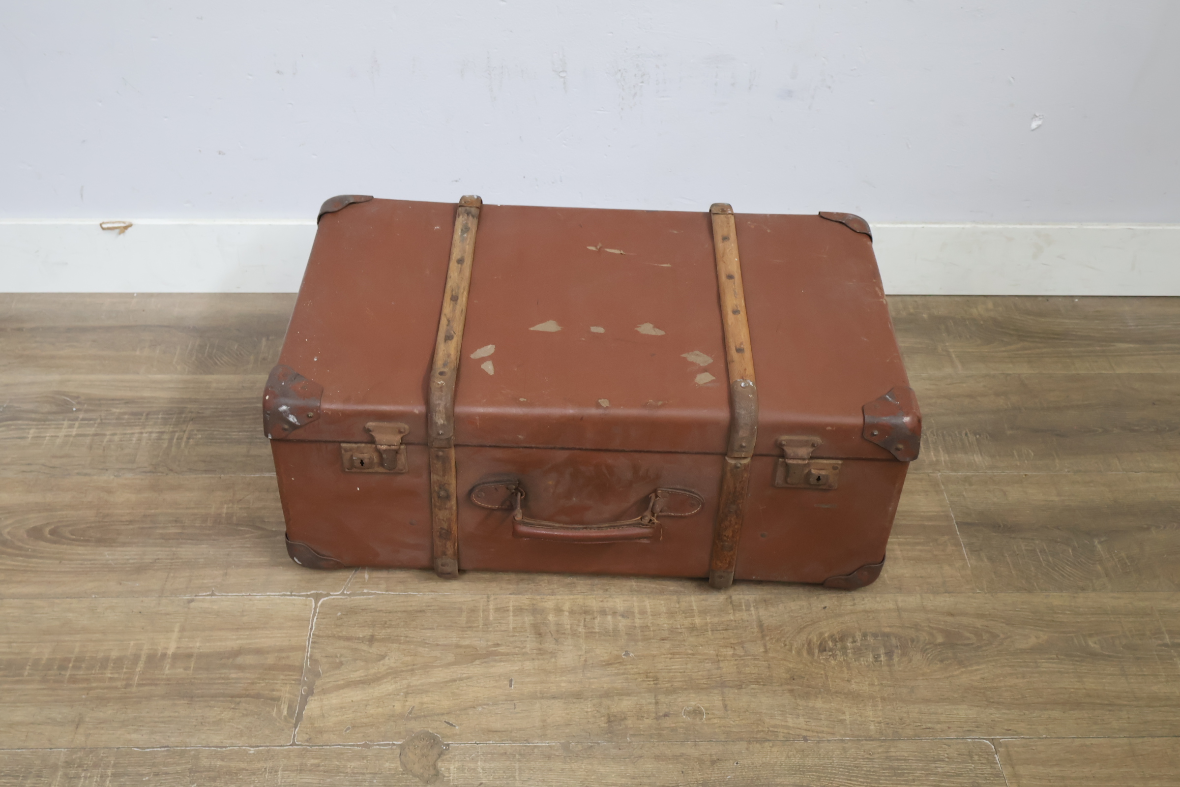 Vintage bruine reiskoffer – foto 13 – kavel bij GSD Auctions, Zoeterwoude