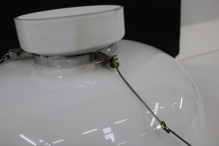 Vintage Glazen plafonnière met metalen ophangsysteem – foto 9 – kavel bij GSD Auctions, Zoeterwoude