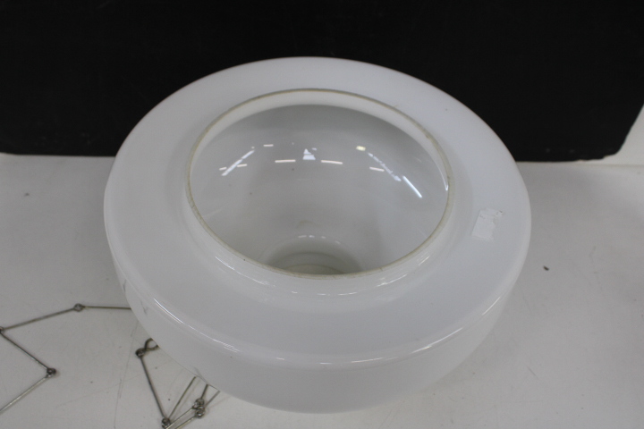 Vintage Glazen plafonnière met metalen ophangsysteem – foto 14 – kavel bij GSD Auctions, Zoeterwoude