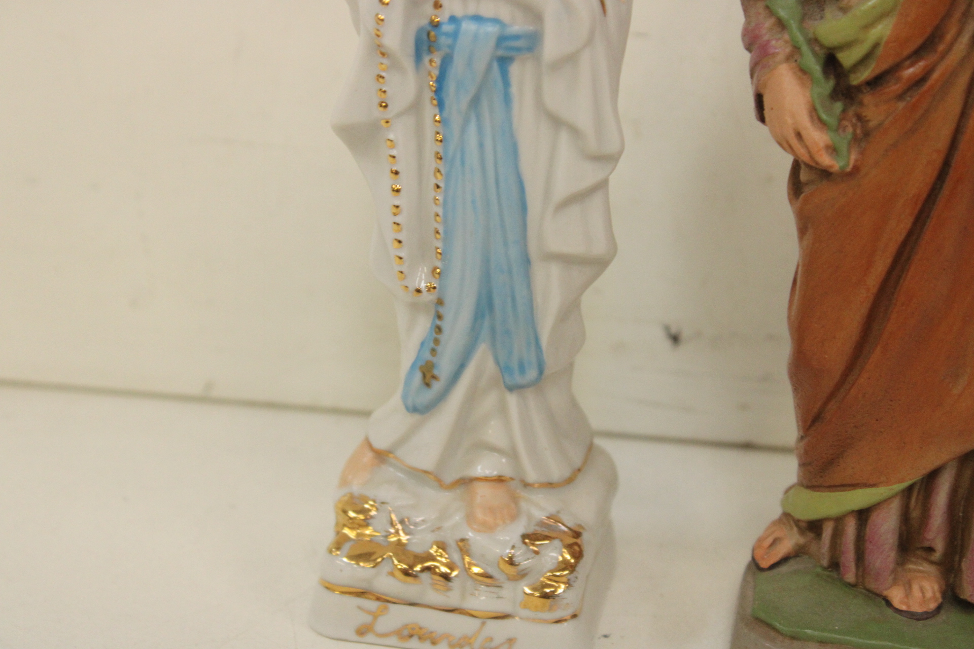 Set religieuze beeldjes van Maria, Joseph met kind – foto 3 – kavel bij GSD Auctions, Zoeterwoude
