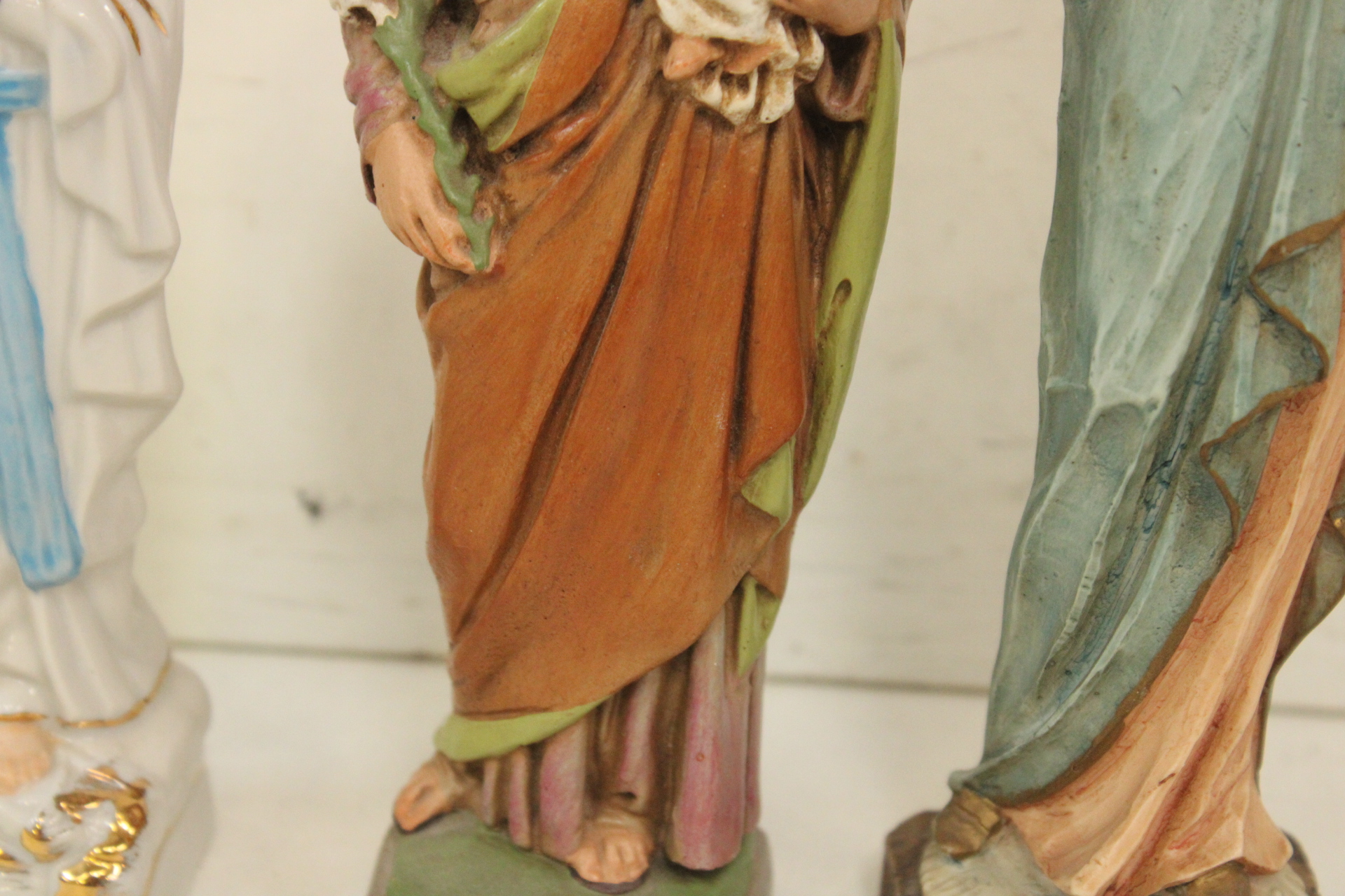 Set religieuze beeldjes van Maria, Joseph met kind – foto 5 – kavel bij GSD Auctions, Zoeterwoude