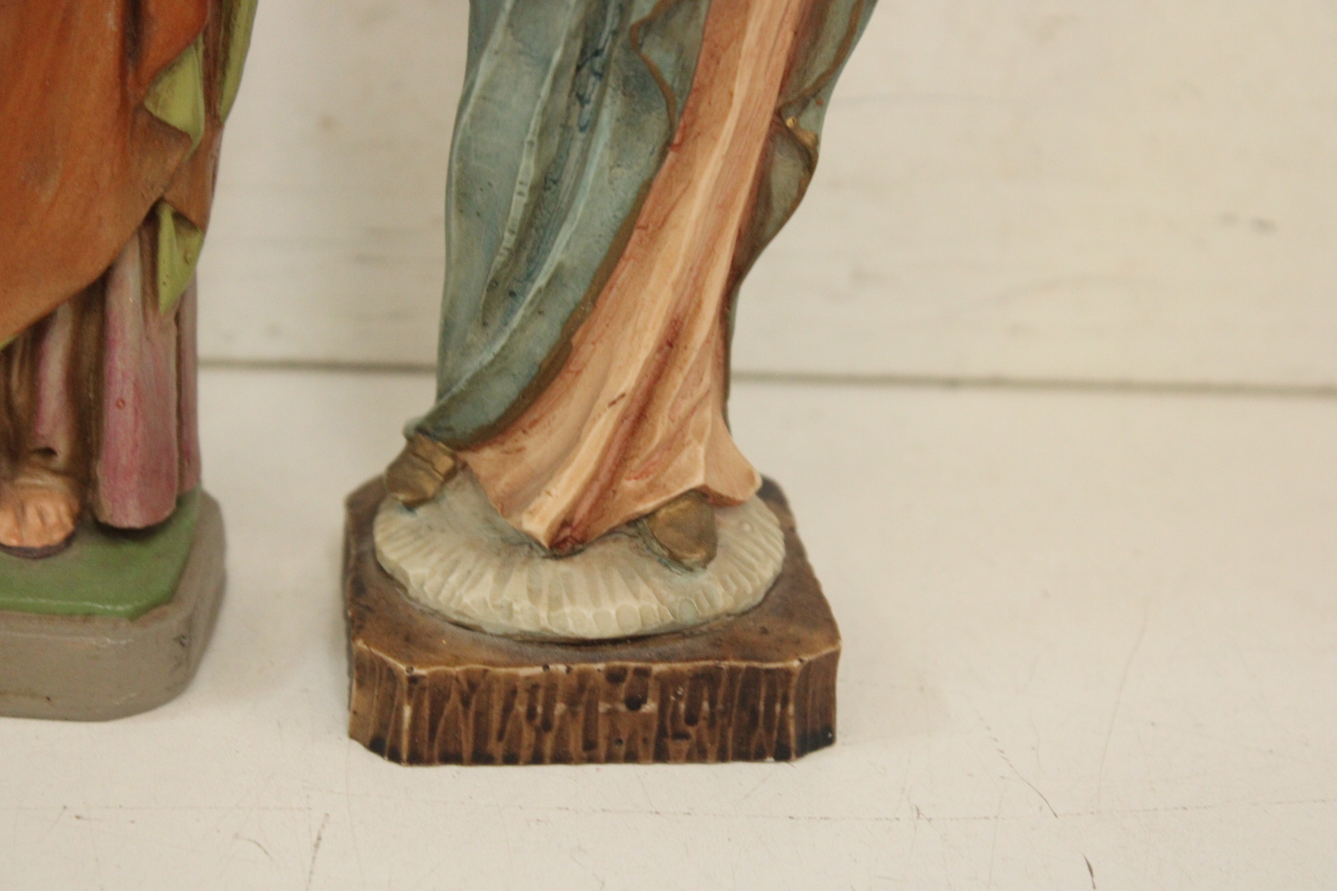 Set religieuze beeldjes van Maria, Joseph met kind – foto 7 – kavel bij GSD Auctions, Zoeterwoude
