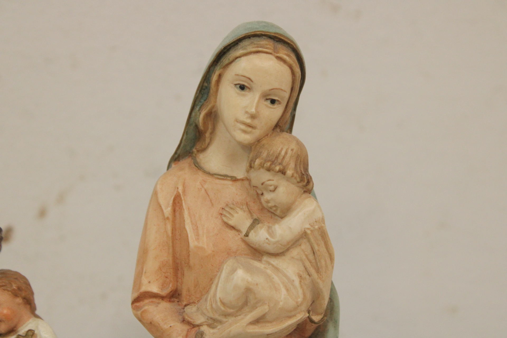 Set religieuze beeldjes van Maria, Joseph met kind – foto 9 – kavel bij GSD Auctions, Zoeterwoude
