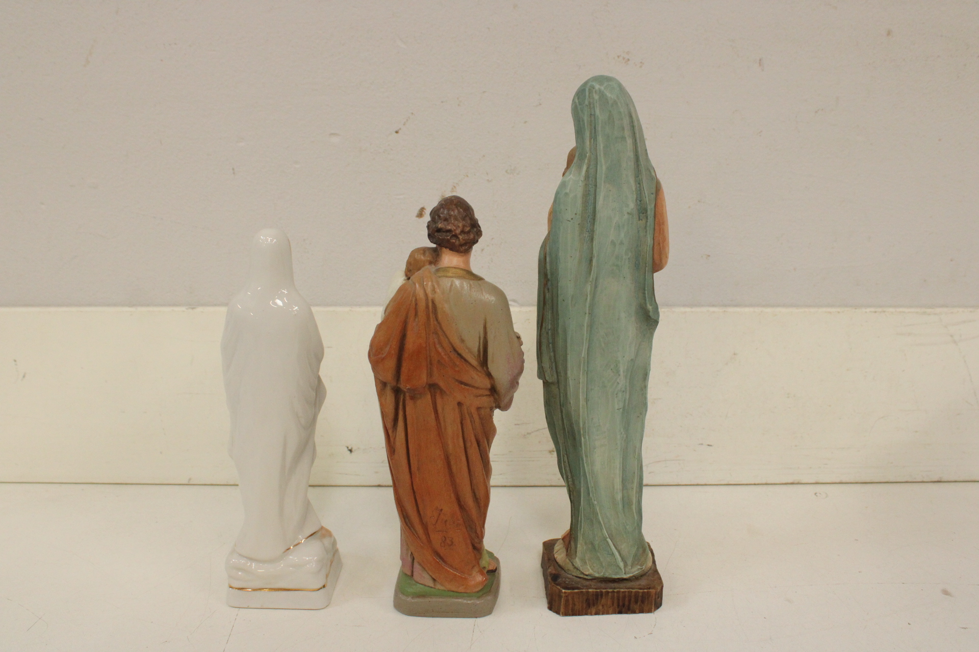 Set religieuze beeldjes van Maria, Joseph met kind – foto 10 – kavel bij GSD Auctions, Zoeterwoude