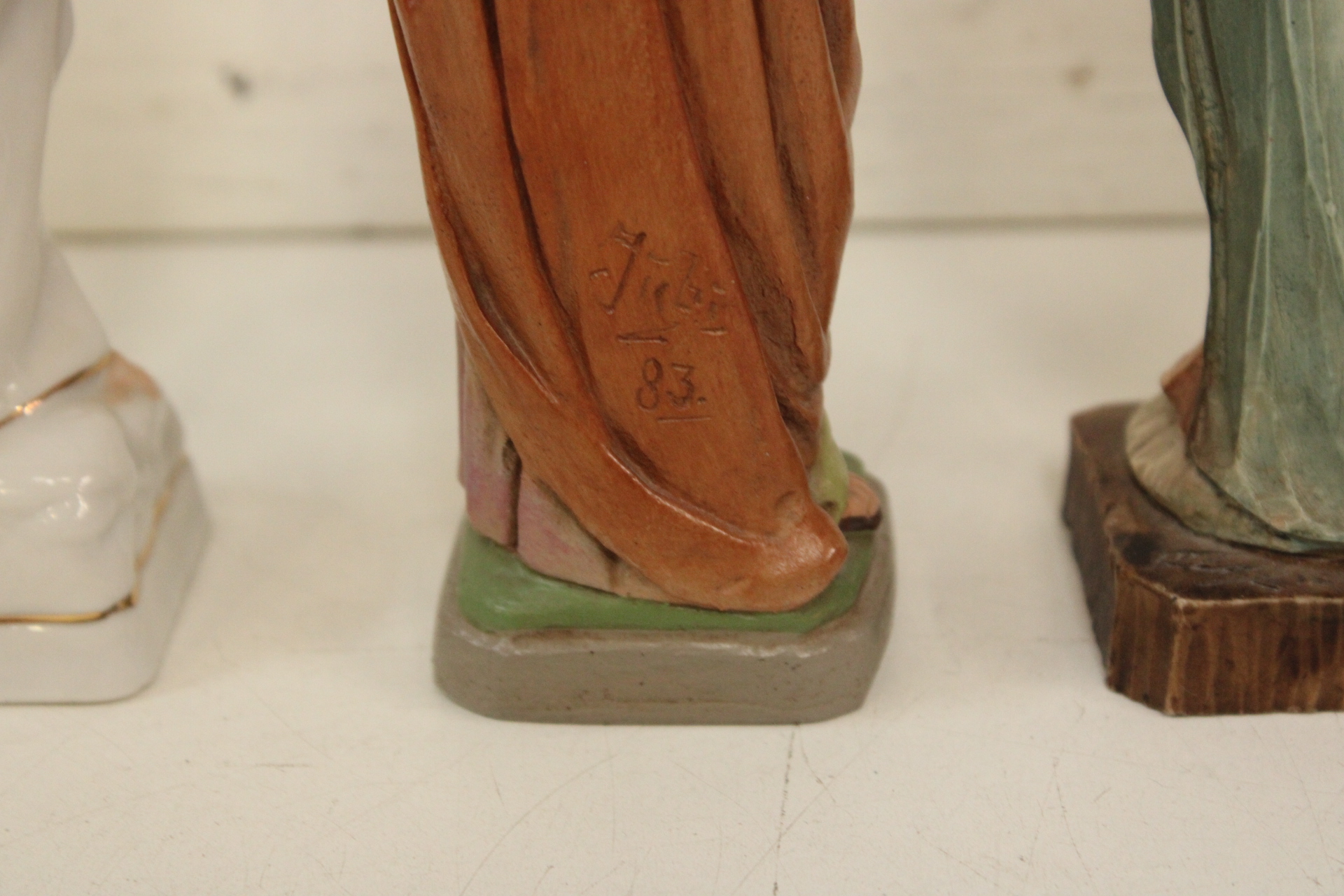 Set religieuze beeldjes van Maria, Joseph met kind – foto 15 – kavel bij GSD Auctions, Zoeterwoude