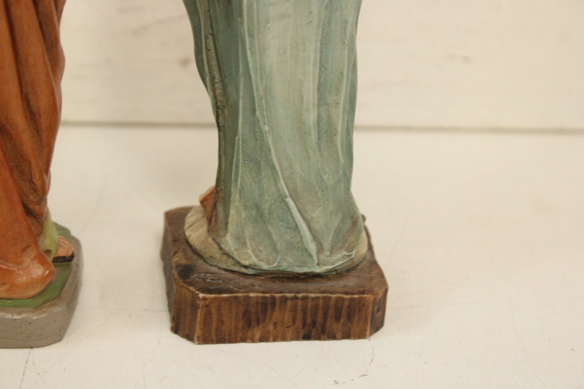 Set religieuze beeldjes van Maria, Joseph met kind – foto 16 – kavel bij GSD Auctions, Zoeterwoude