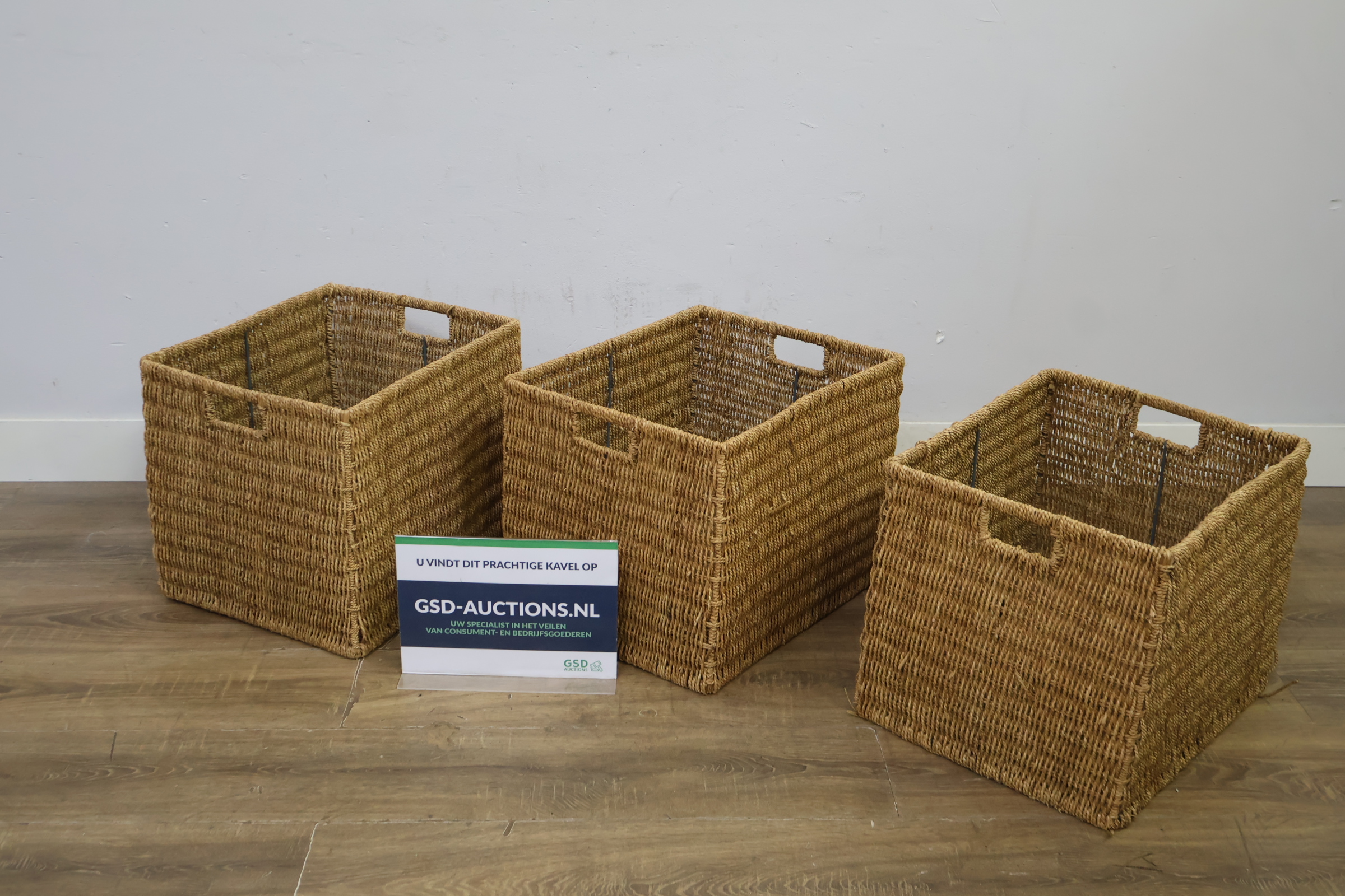 Set van 3 gevlochten rieten opbergmanden – foto 2 – kavel bij GSD Auctions, Zoeterwoude