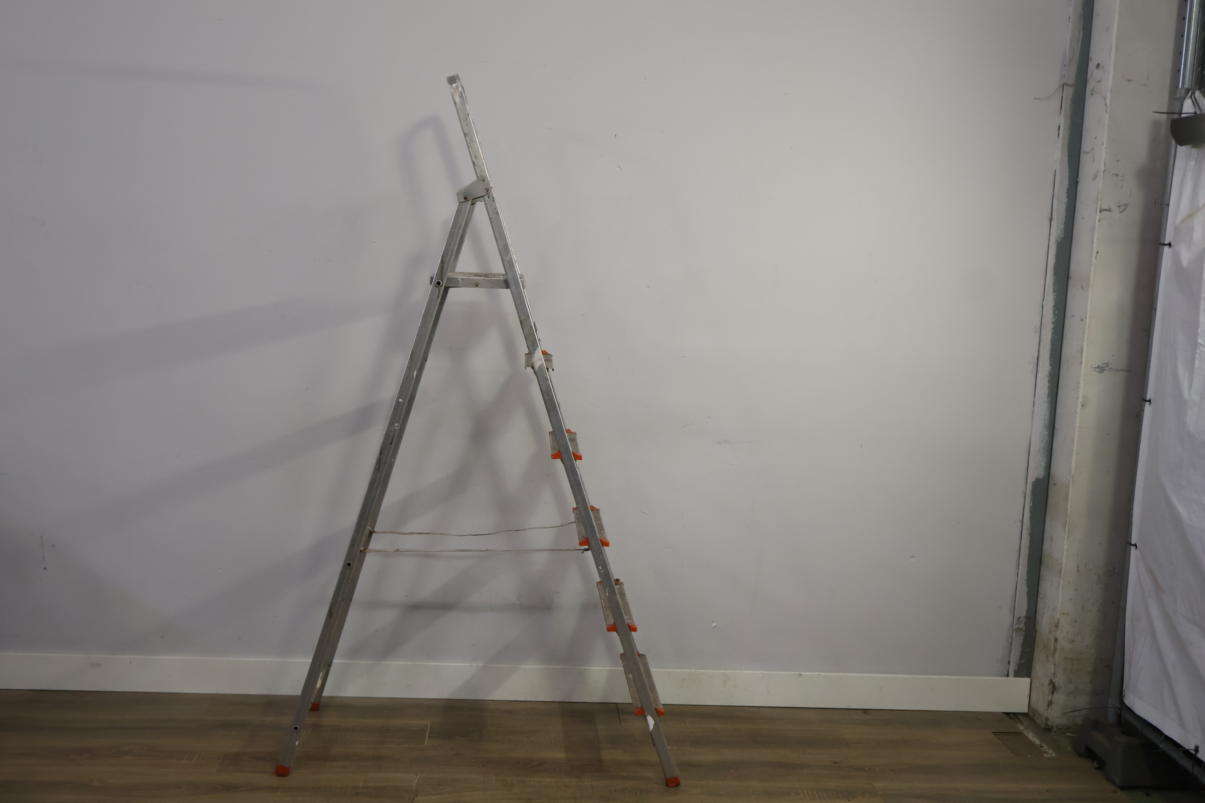 Grote Aluminium Ladder – foto 3 – kavel bij GSD Auctions, Zoeterwoude