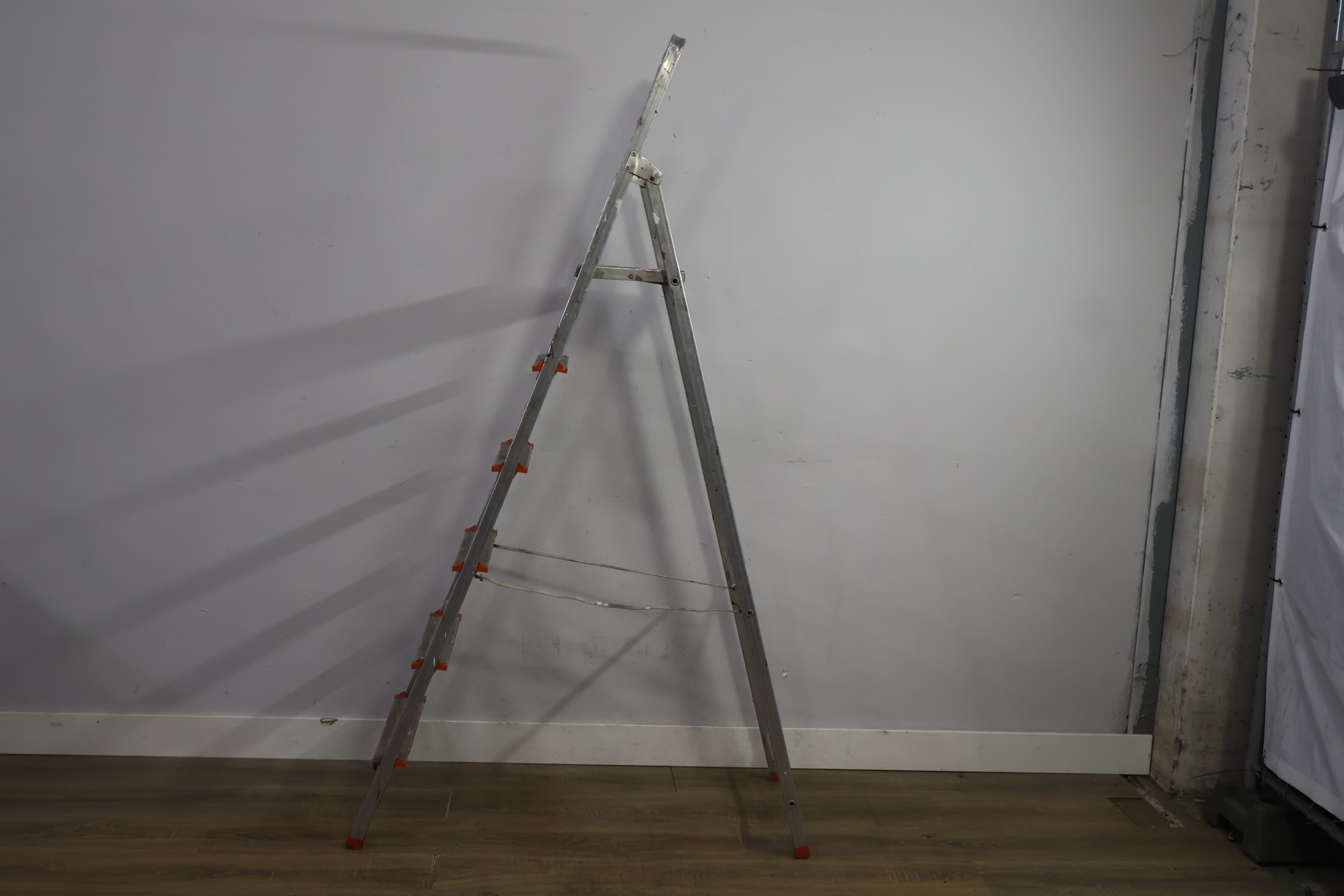 Grote Aluminium Ladder – foto 7 – kavel bij GSD Auctions, Zoeterwoude
