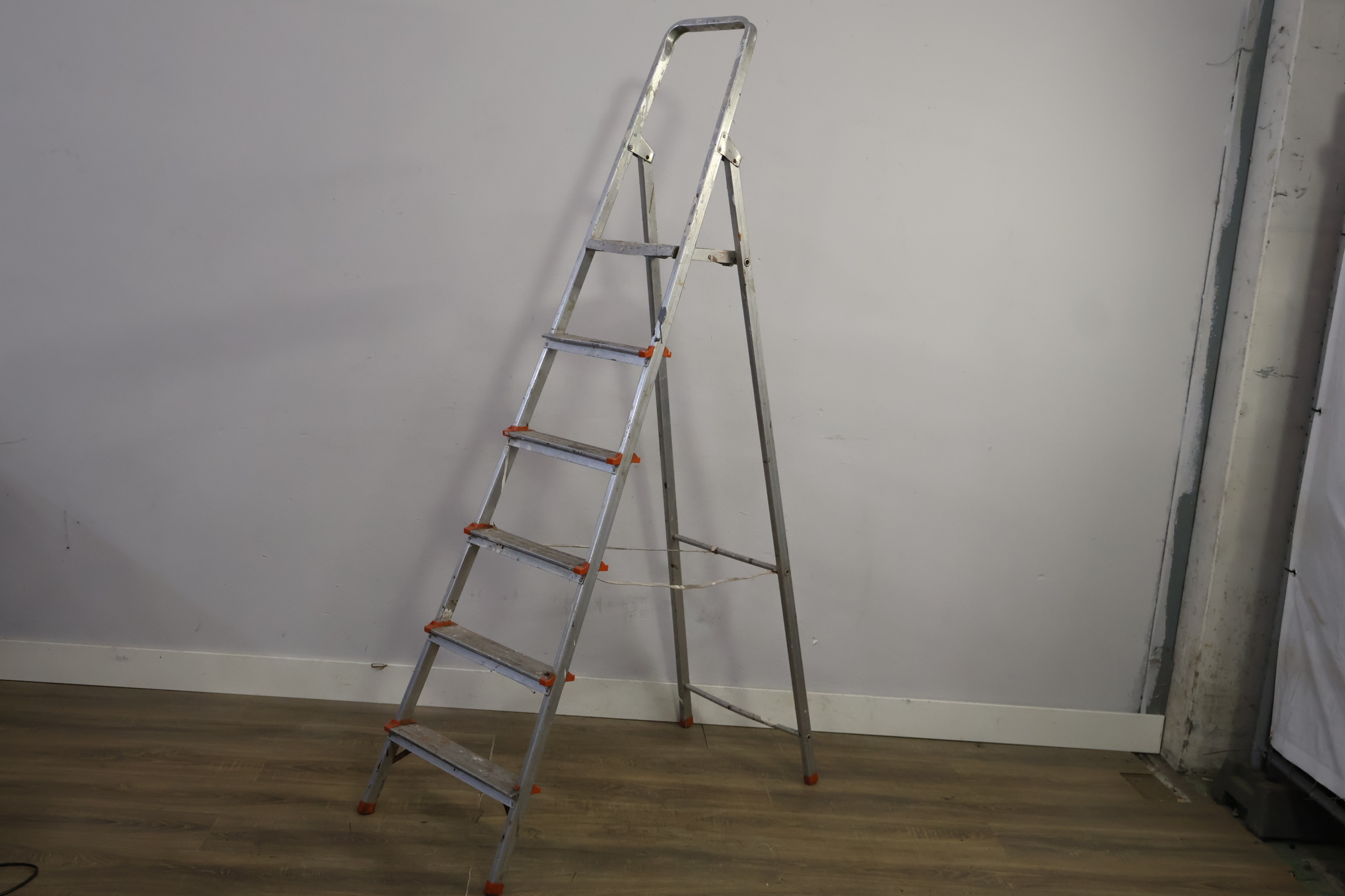 Grote Aluminium Ladder – foto 9 – kavel bij GSD Auctions, Zoeterwoude
