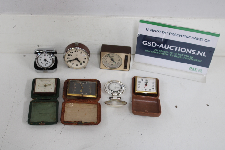 Set van zeven kleine reisklokken en tafelklokken – foto 2 – kavel bij GSD Auctions, Zoeterwoude