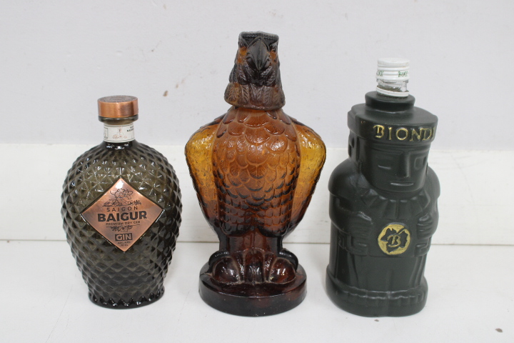 Set van 3 vintage gedecoreerde glazen flessen (Leeg) – foto 3 – kavel bij GSD Auctions, Zoeterwoude