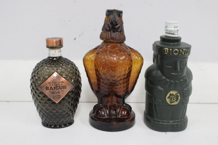 Set van 3 vintage gedecoreerde glazen flessen (Leeg) – foto 4 – kavel bij GSD Auctions, Zoeterwoude