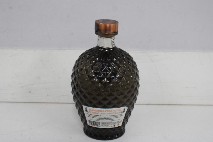 Set van 3 vintage gedecoreerde glazen flessen (Leeg) – foto 12 – kavel bij GSD Auctions, Zoeterwoude