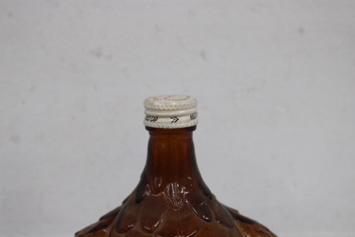 Set van 3 vintage gedecoreerde glazen flessen (Leeg) – foto 18 – kavel bij GSD Auctions, Zoeterwoude