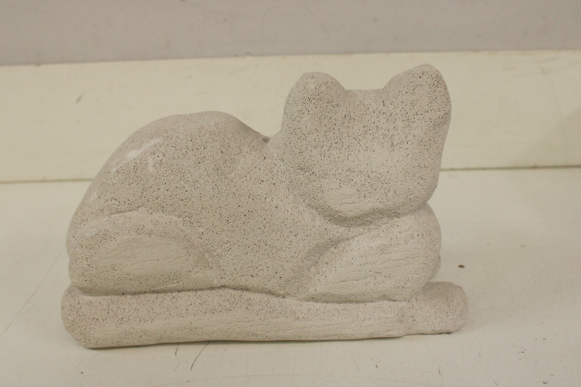 Beeldje van kat – foto 4 – kavel bij GSD Auctions, Zoeterwoude