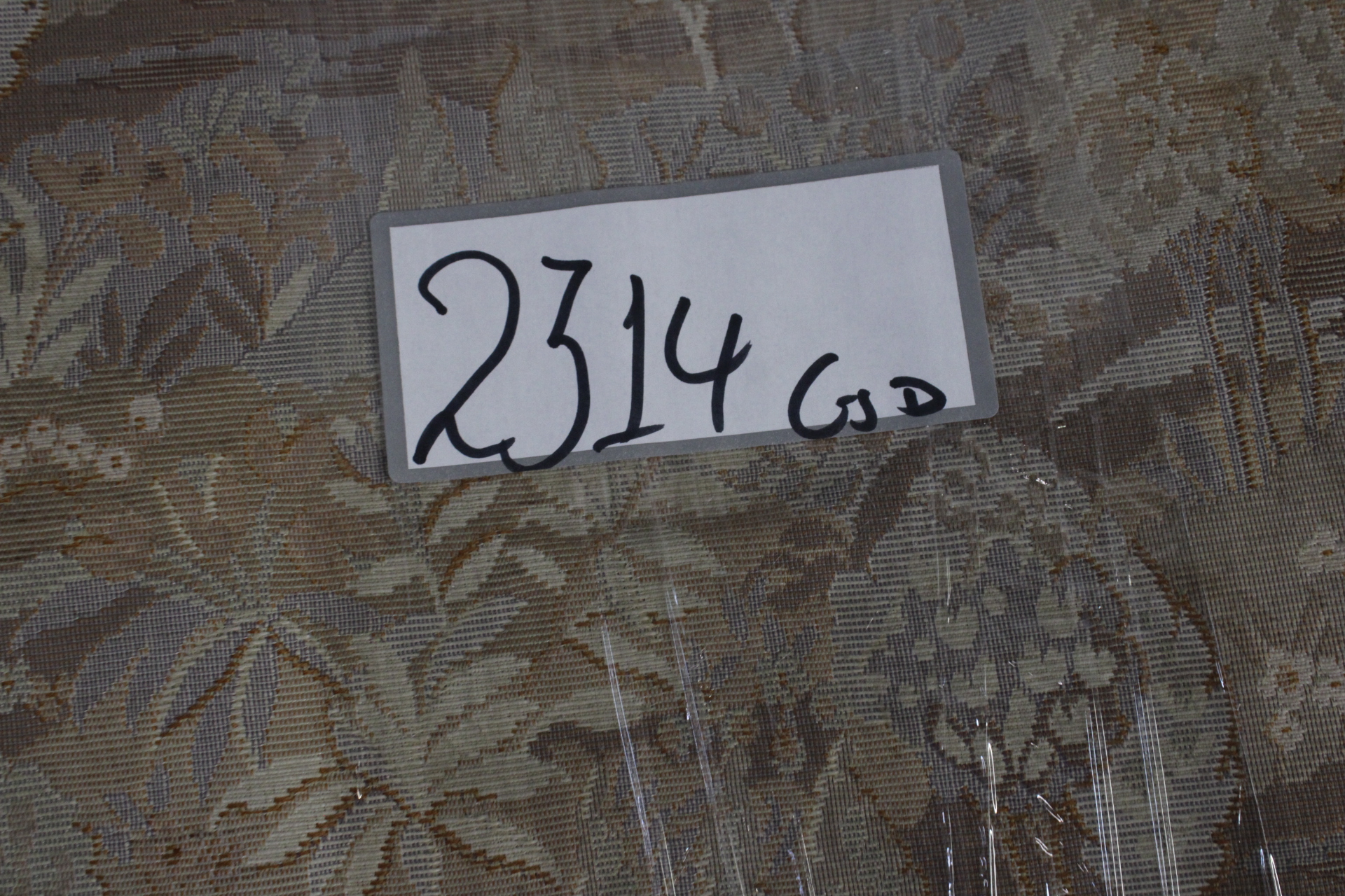 Houten voetenbank met gebloemd beklede zitting' – foto 16 – kavel bij GSD Auctions, Zoeterwoude