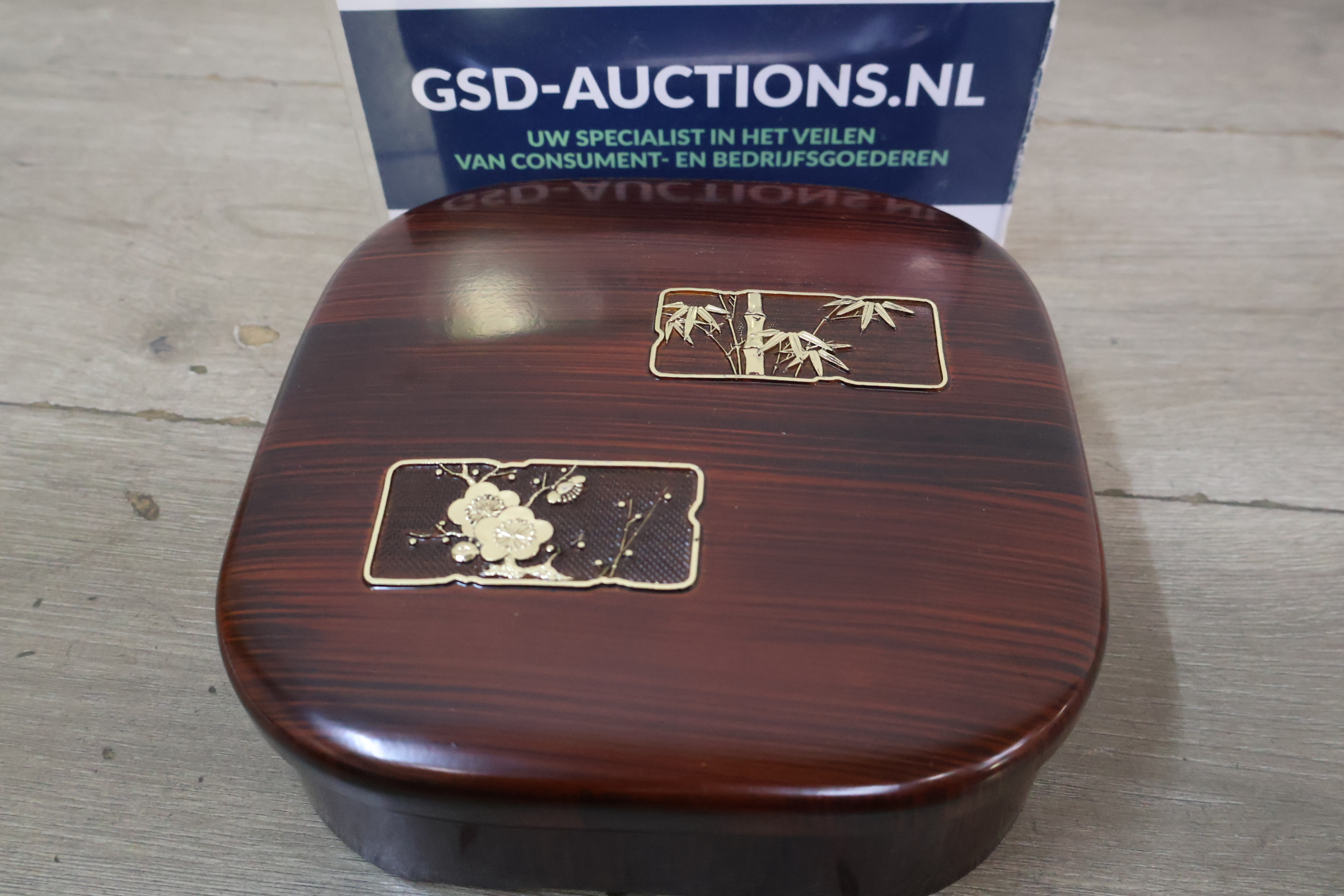 Houten sieraden- of opbergdoos met ingelegde decoraties – kavel bij GSD Auctions, Zoeterwoude