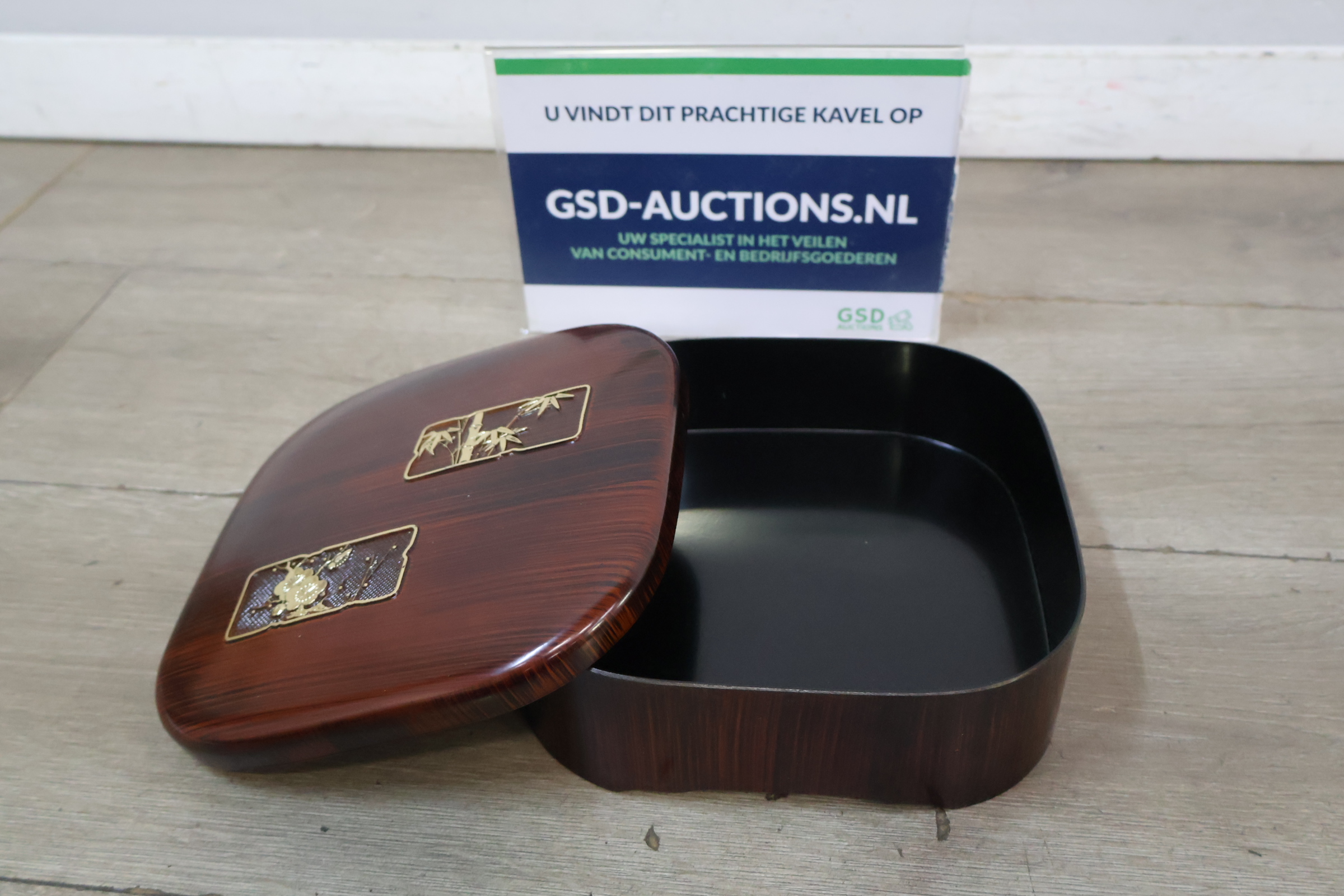 Houten sieraden- of opbergdoos met ingelegde decoraties – foto 2 – kavel bij GSD Auctions, Zoeterwoude