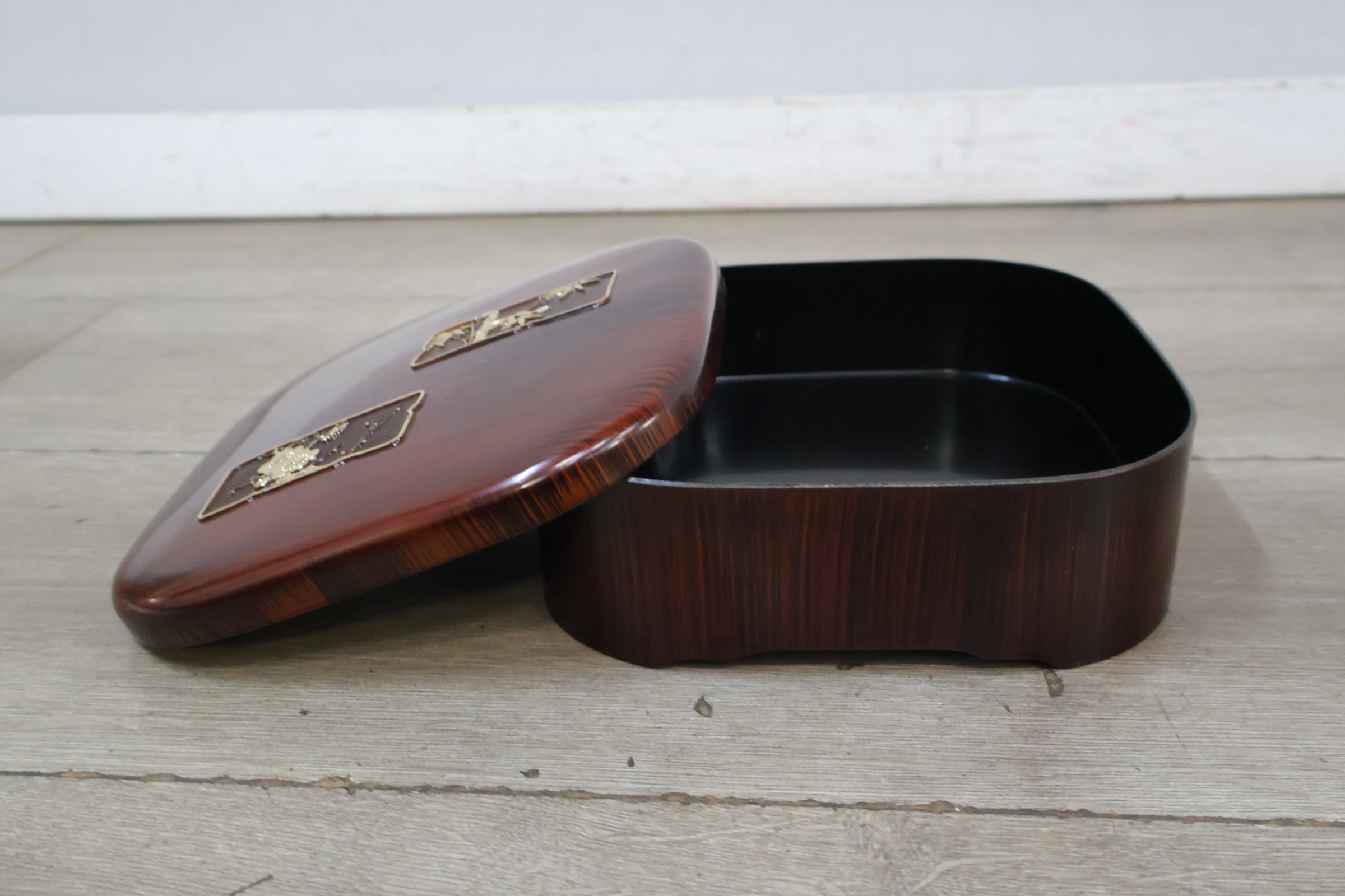 Houten sieraden- of opbergdoos met ingelegde decoraties – foto 3 – kavel bij GSD Auctions, Zoeterwoude