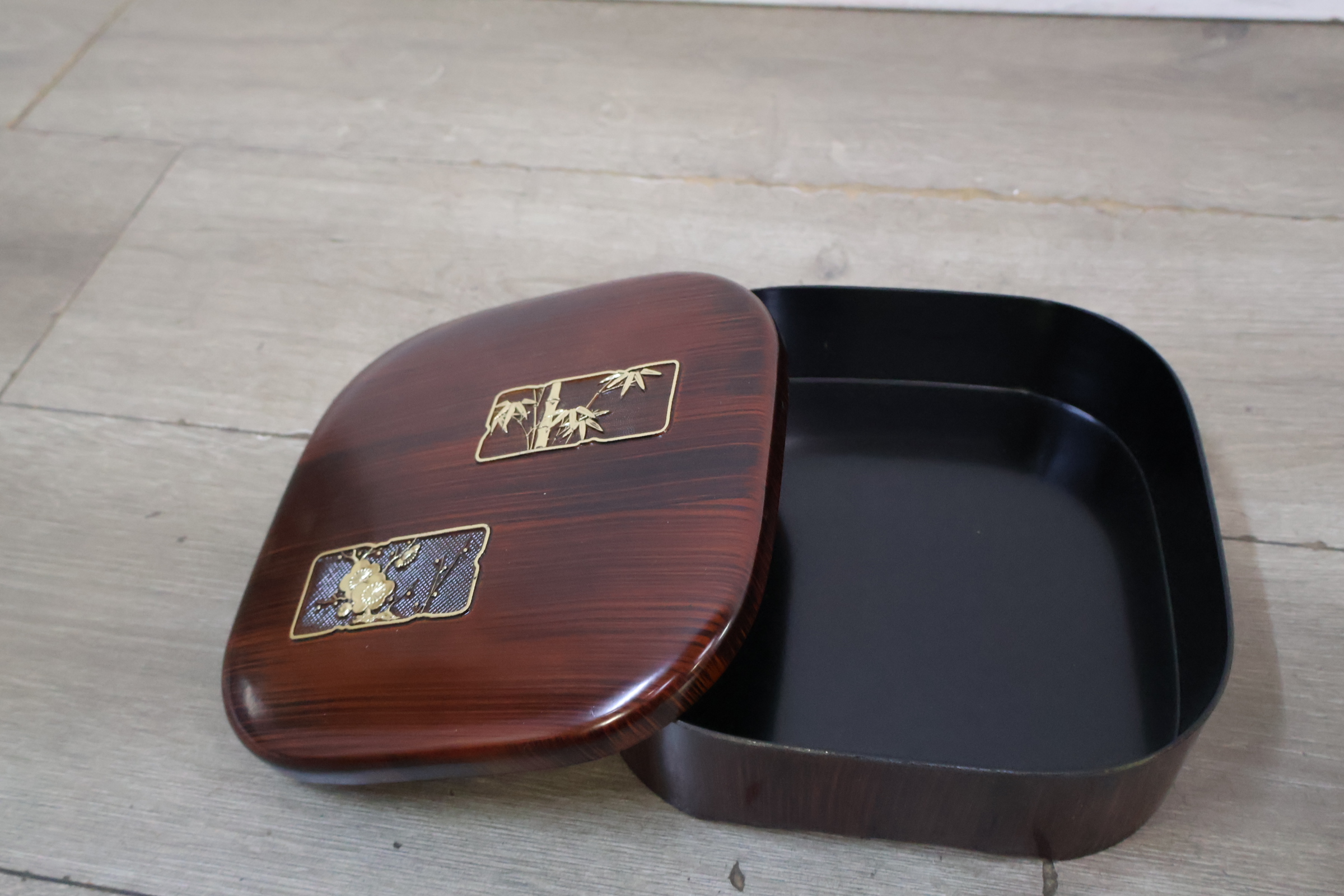 Houten sieraden- of opbergdoos met ingelegde decoraties – foto 4 – kavel bij GSD Auctions, Zoeterwoude