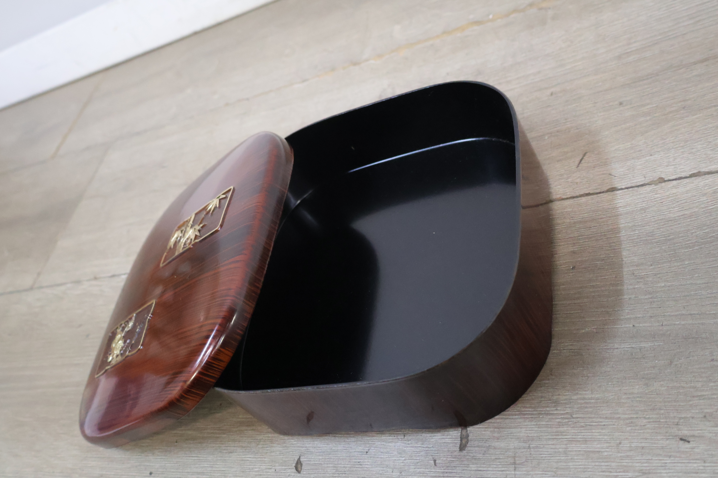 Houten sieraden- of opbergdoos met ingelegde decoraties – foto 5 – kavel bij GSD Auctions, Zoeterwoude