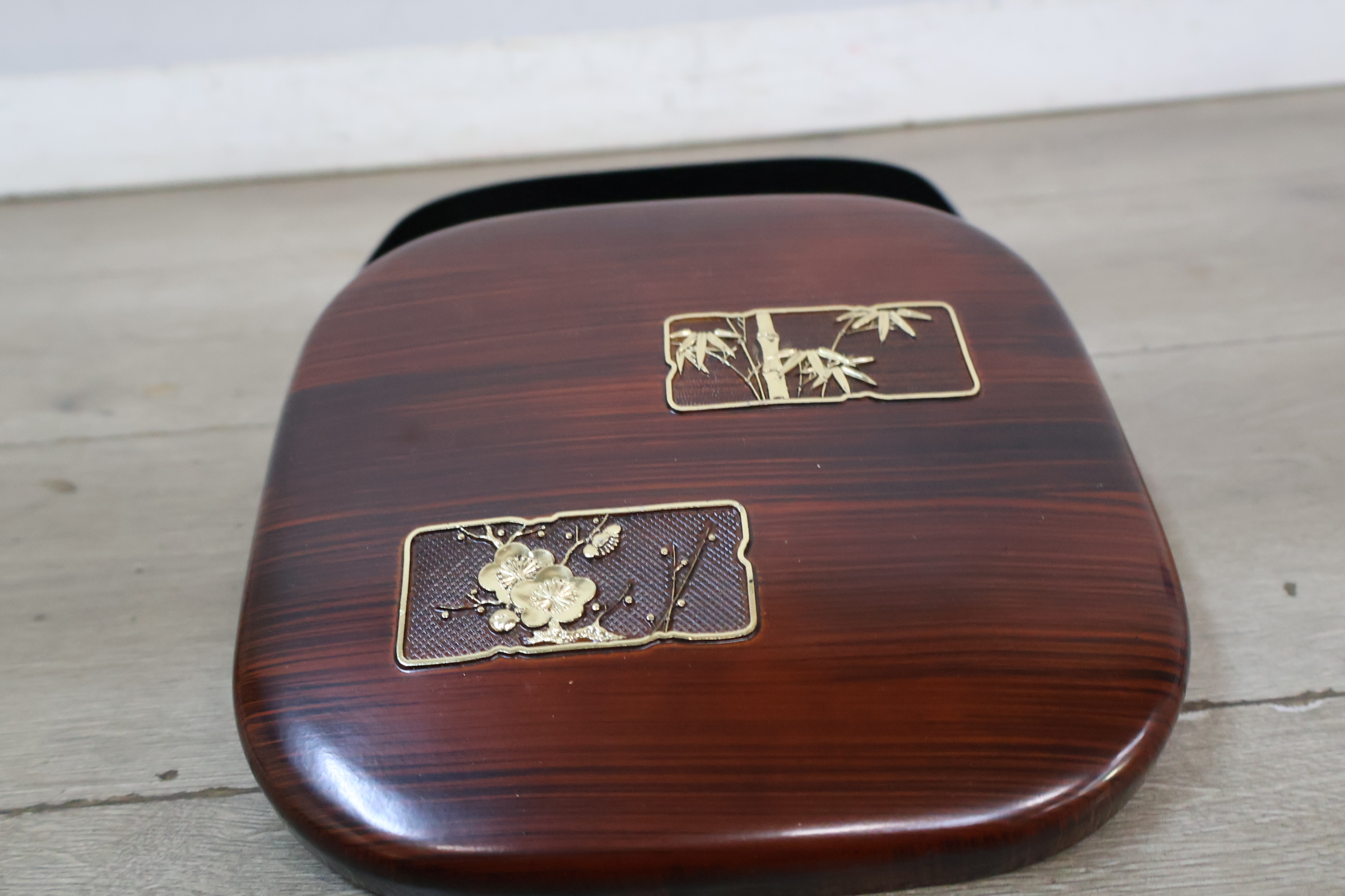 Houten sieraden- of opbergdoos met ingelegde decoraties – foto 6 – kavel bij GSD Auctions, Zoeterwoude