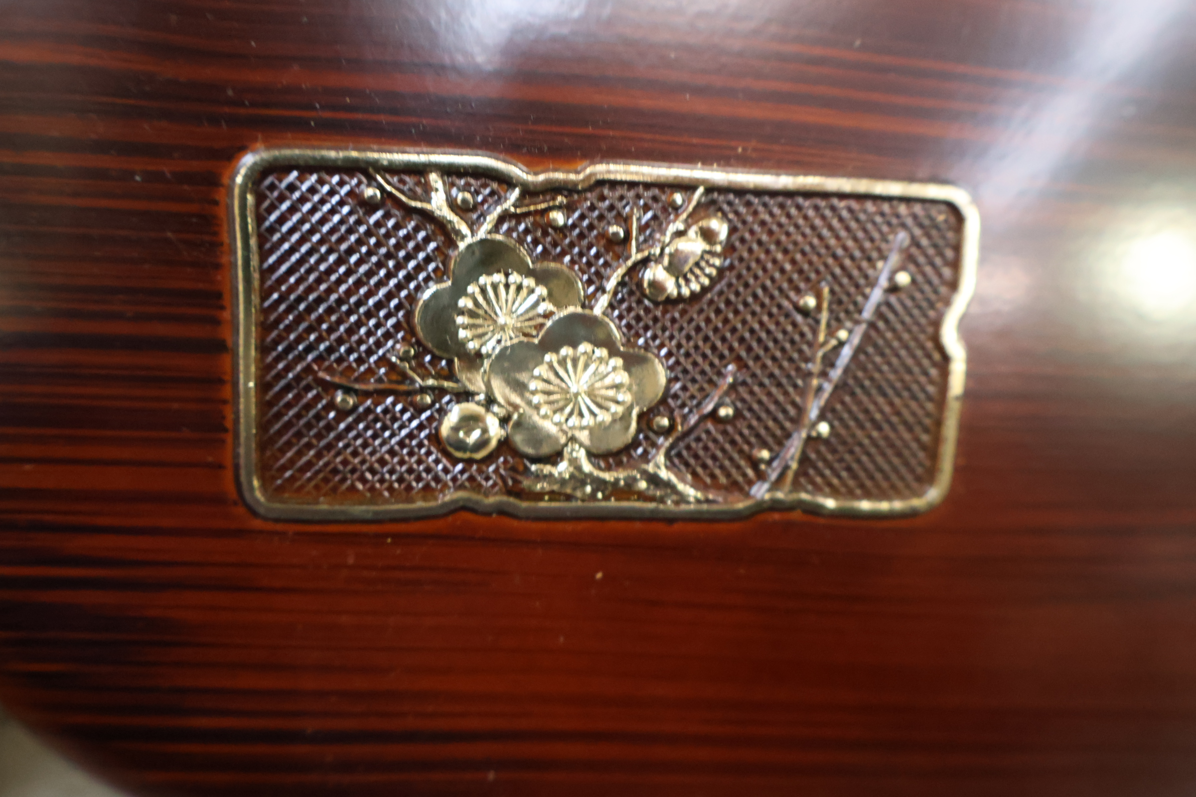 Houten sieraden- of opbergdoos met ingelegde decoraties – foto 8 – kavel bij GSD Auctions, Zoeterwoude