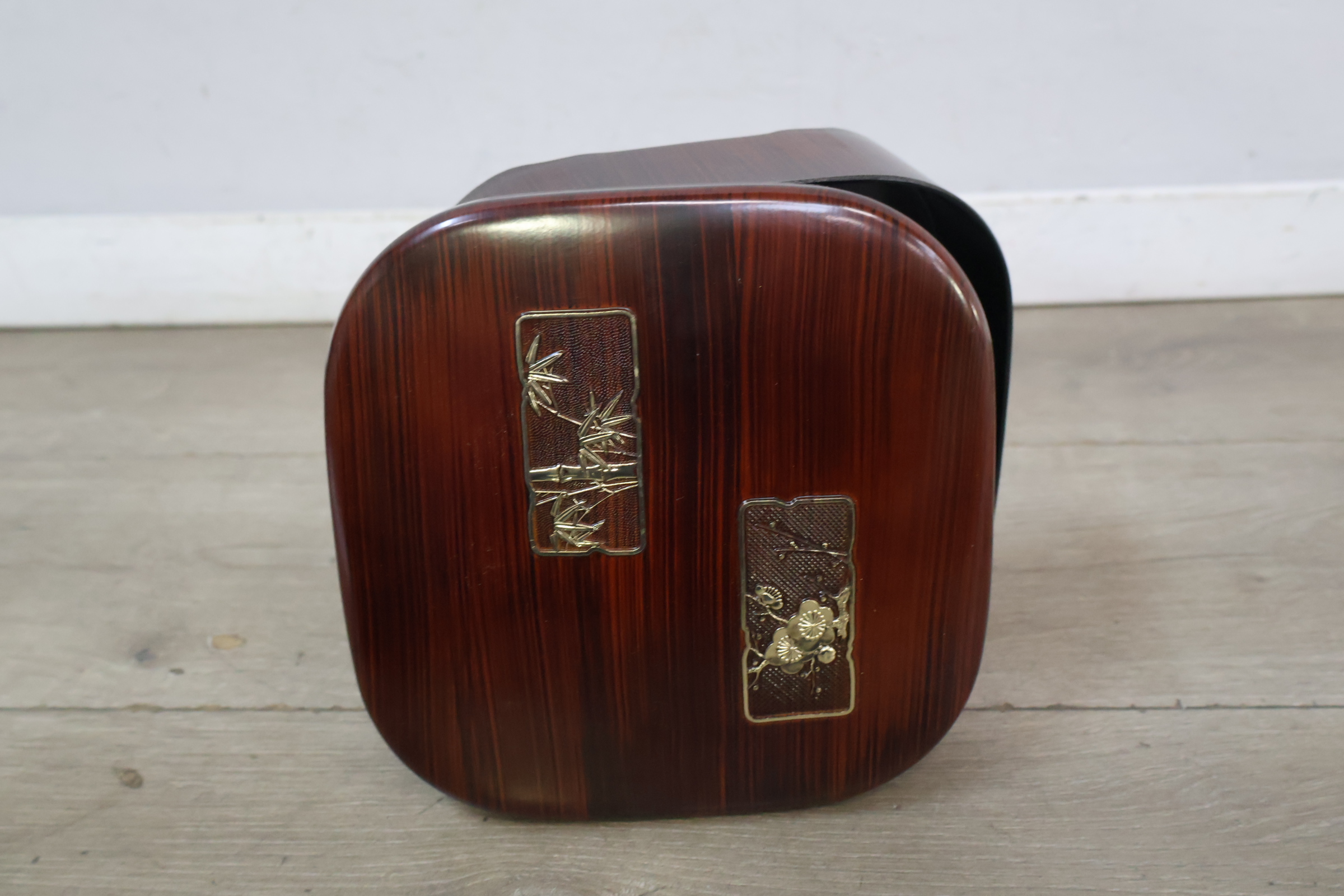 Houten sieraden- of opbergdoos met ingelegde decoraties – foto 10 – kavel bij GSD Auctions, Zoeterwoude