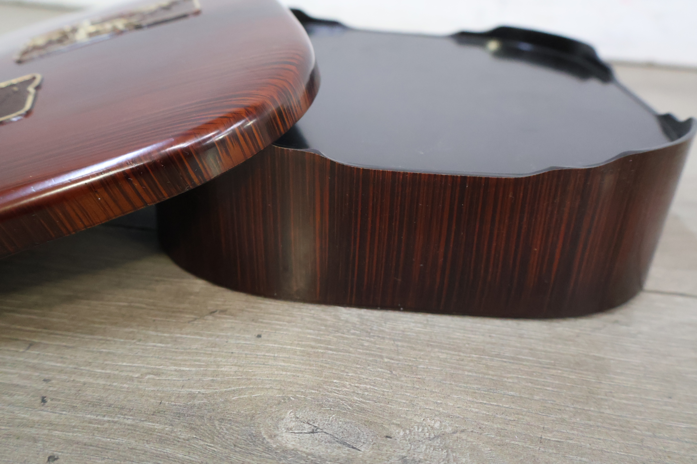 Houten sieraden- of opbergdoos met ingelegde decoraties – foto 13 – kavel bij GSD Auctions, Zoeterwoude