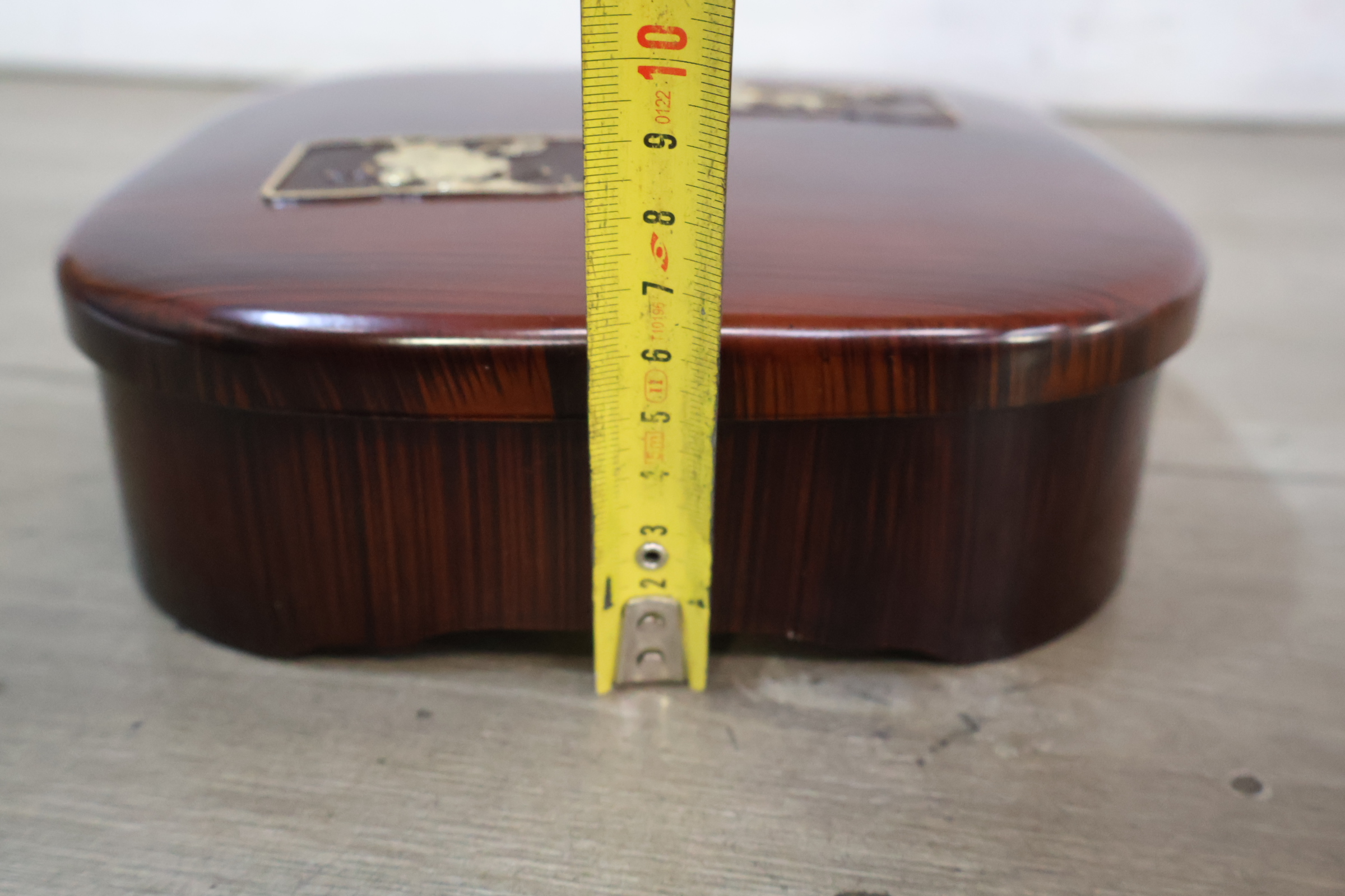 Houten sieraden- of opbergdoos met ingelegde decoraties – foto 16 – kavel bij GSD Auctions, Zoeterwoude