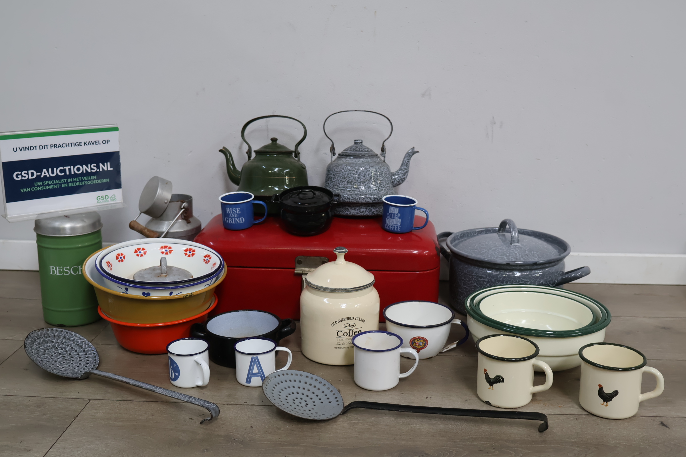 Set geëmailleerd keukengerei - Jaren '60 – foto 2 – kavel bij GSD Auctions, Zoeterwoude