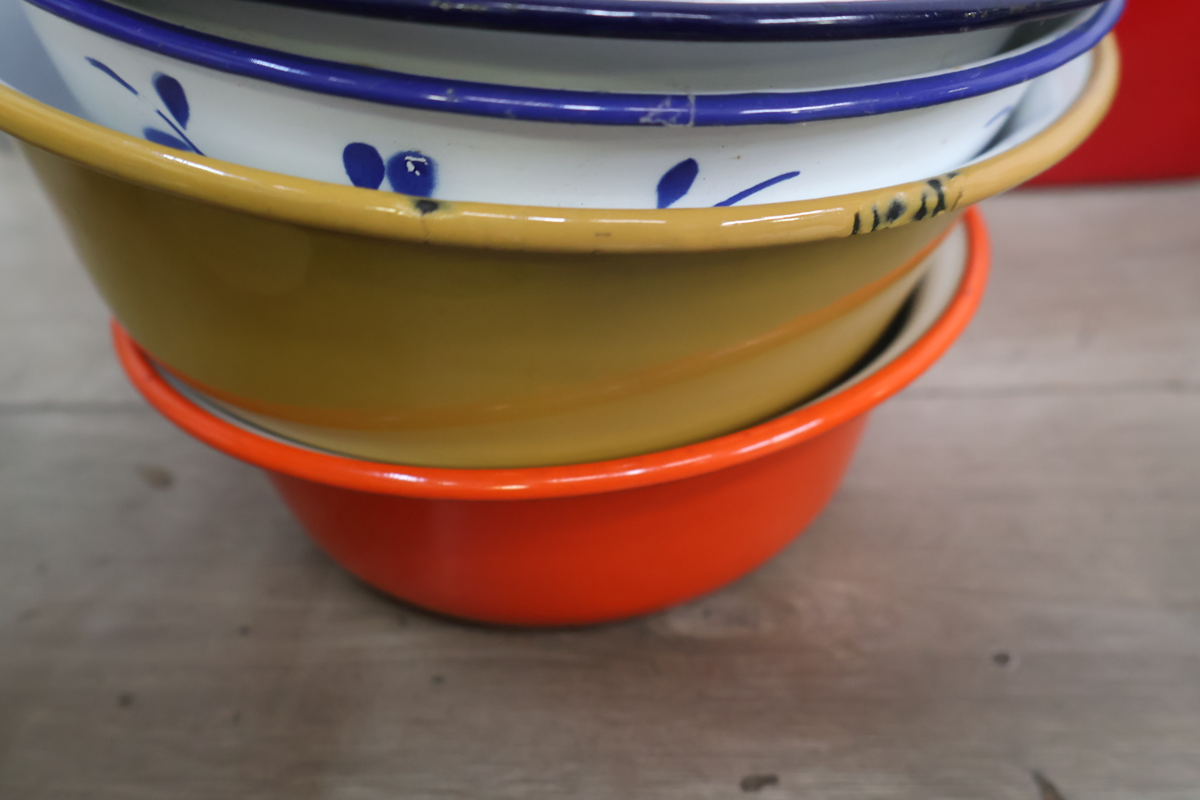 Set geëmailleerd keukengerei - Jaren '60 – foto 14 – kavel bij GSD Auctions, Zoeterwoude