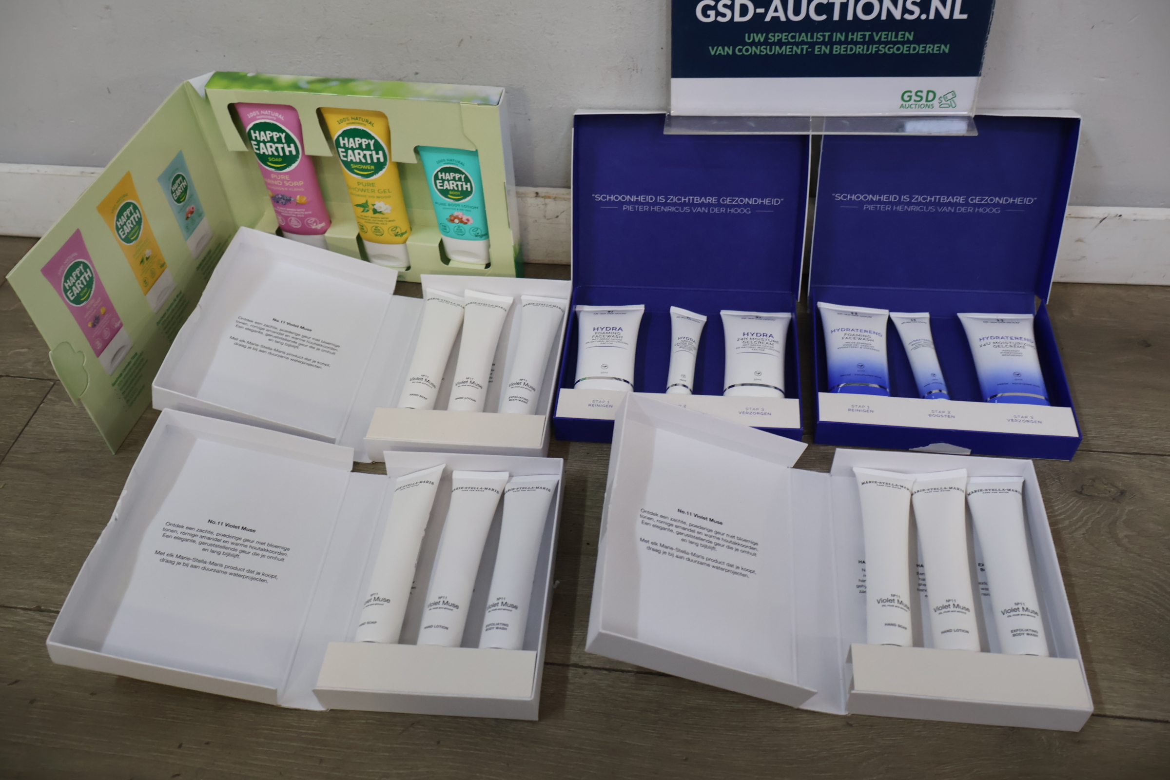 6 verscheidene verzorgingssets – foto 2 – kavel bij GSD Auctions, Zoeterwoude