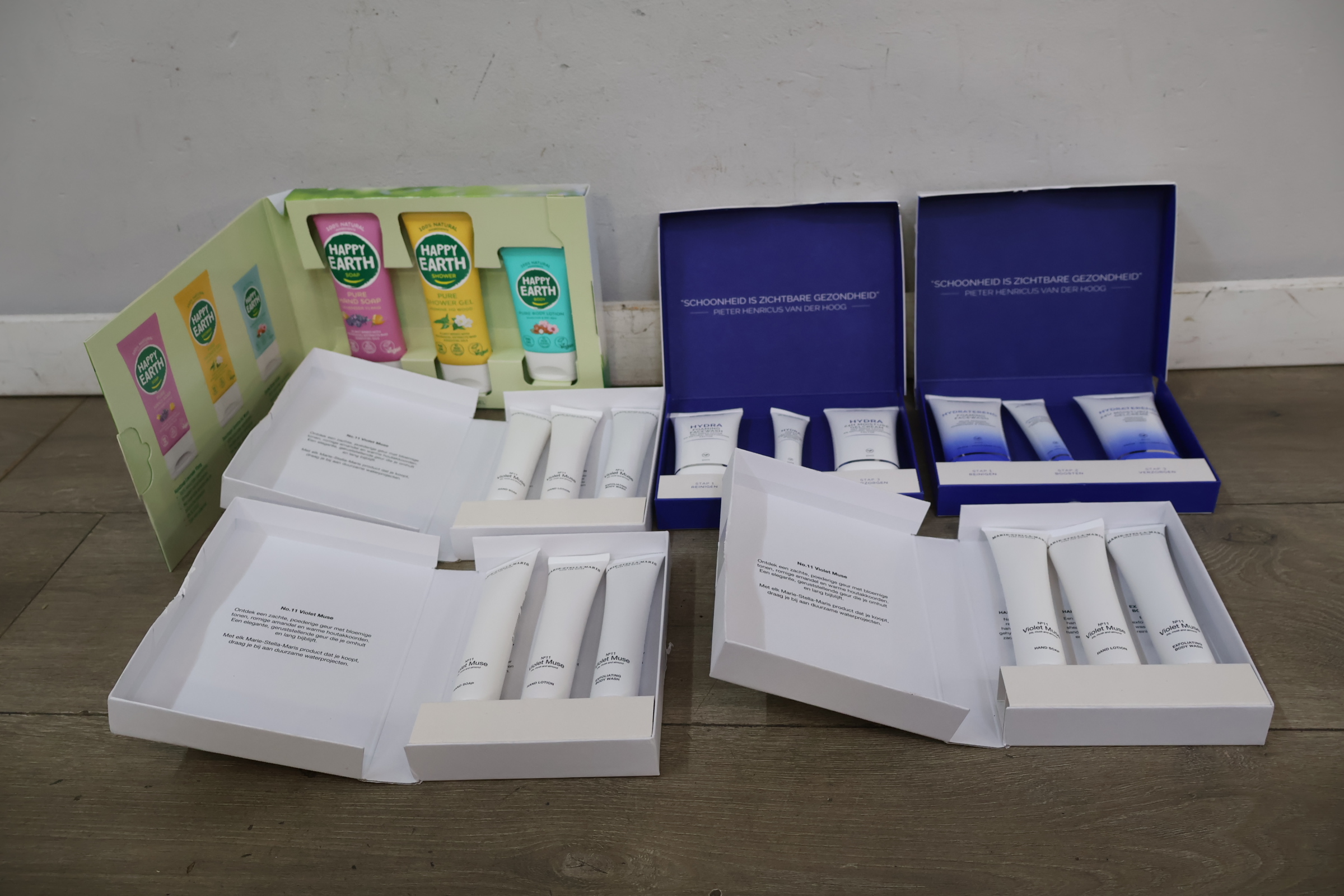 6 verscheidene verzorgingssets – foto 3 – kavel bij GSD Auctions, Zoeterwoude