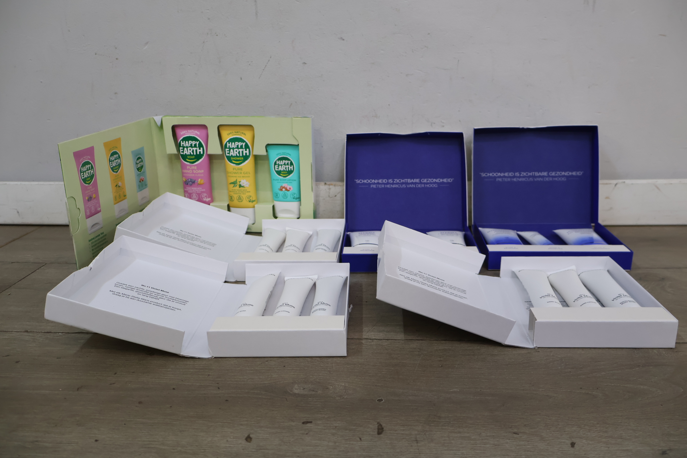 6 verscheidene verzorgingssets – foto 4 – kavel bij GSD Auctions, Zoeterwoude