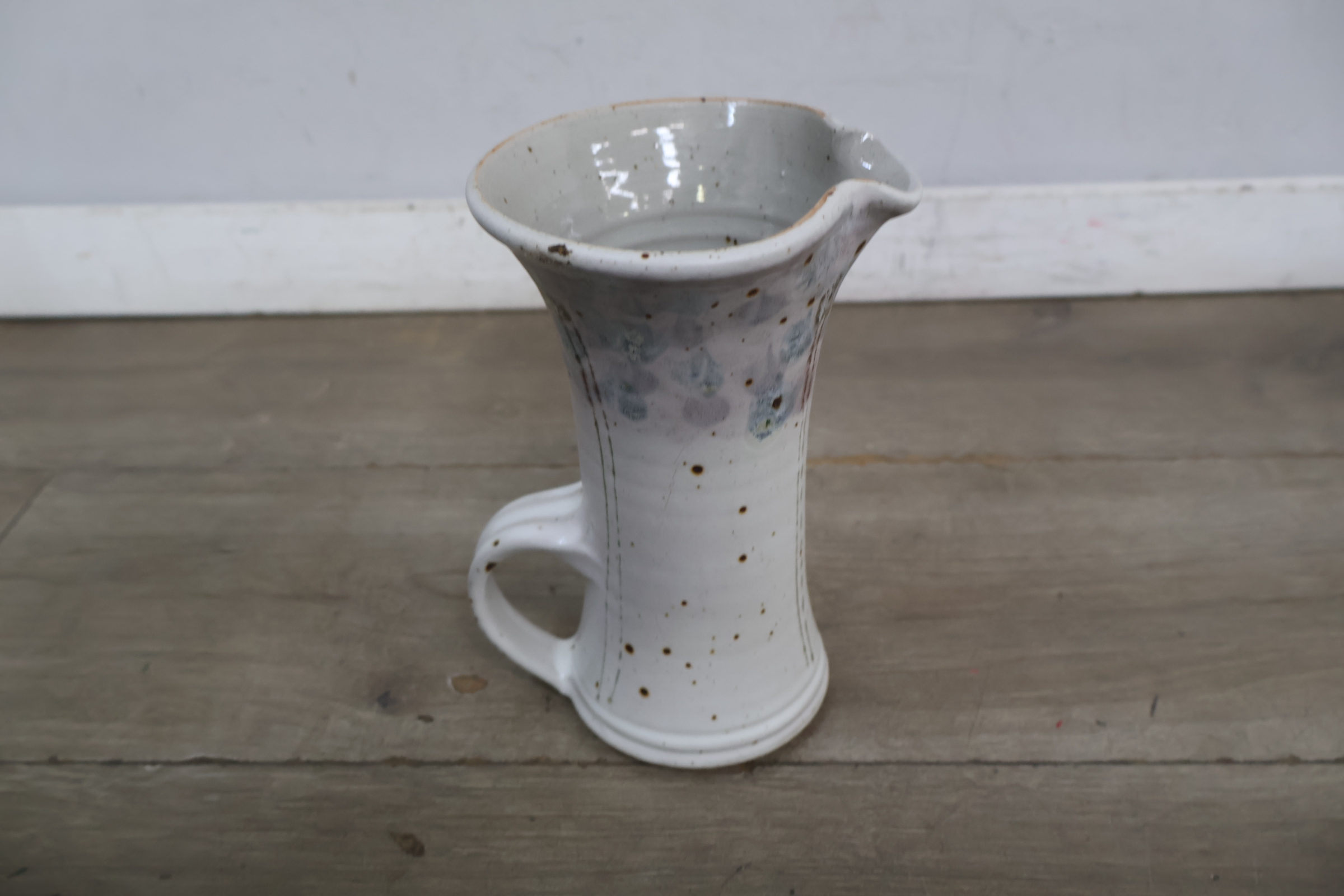 Keramische witte kan – foto 4 – kavel bij GSD Auctions, Zoeterwoude