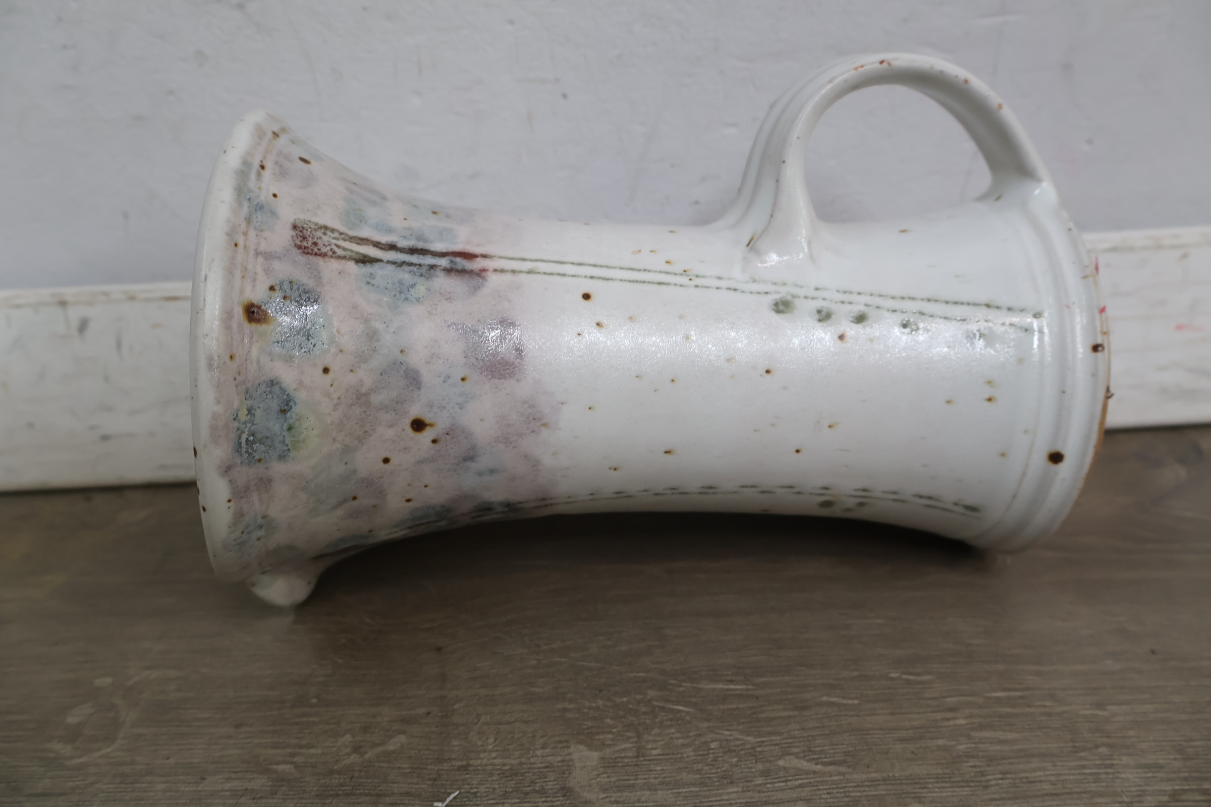 Keramische witte kan – foto 11 – kavel bij GSD Auctions, Zoeterwoude