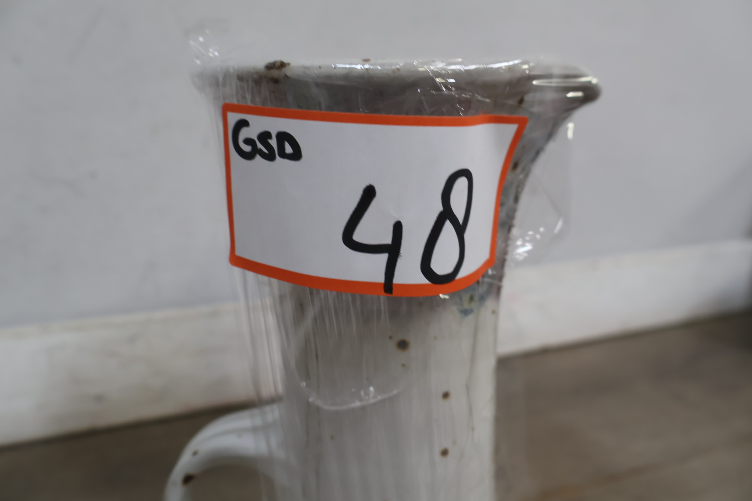 Keramische witte kan – foto 18 – kavel bij GSD Auctions, Zoeterwoude