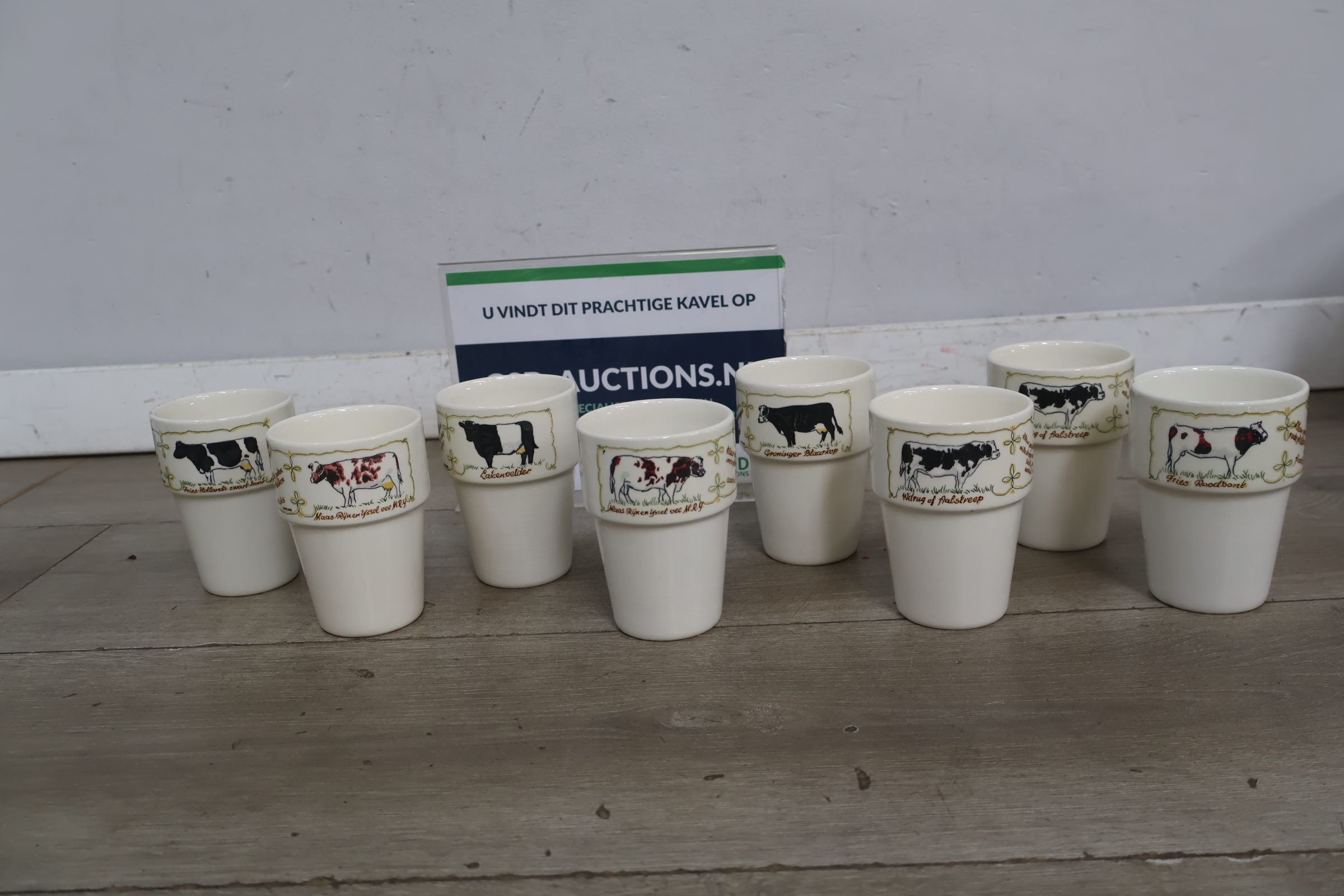 Set van 8 mokken met koeienmotief – kavel bij GSD Auctions, Zoeterwoude