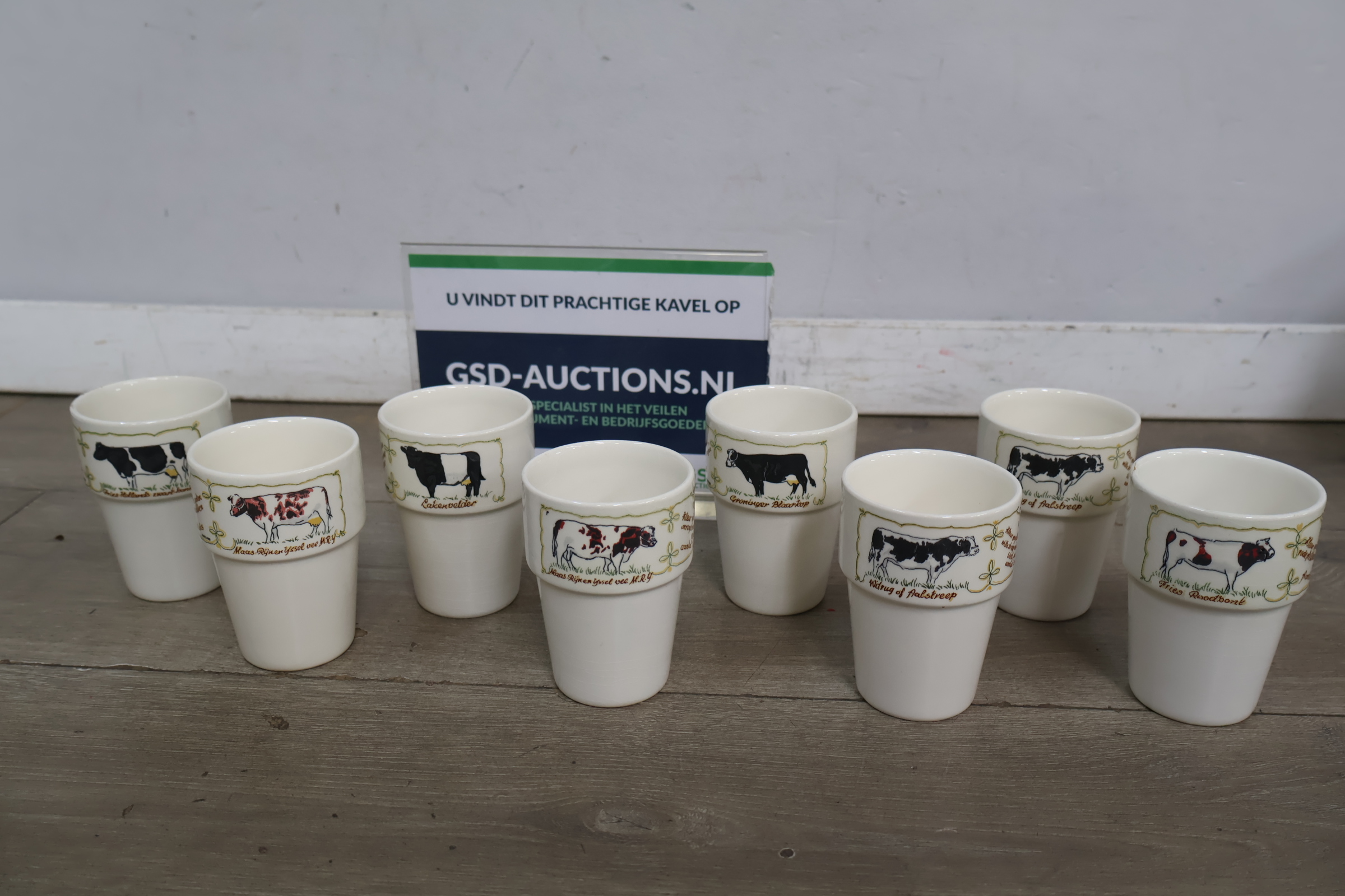 Set van 8 mokken met koeienmotief – foto 2 – kavel bij GSD Auctions, Zoeterwoude