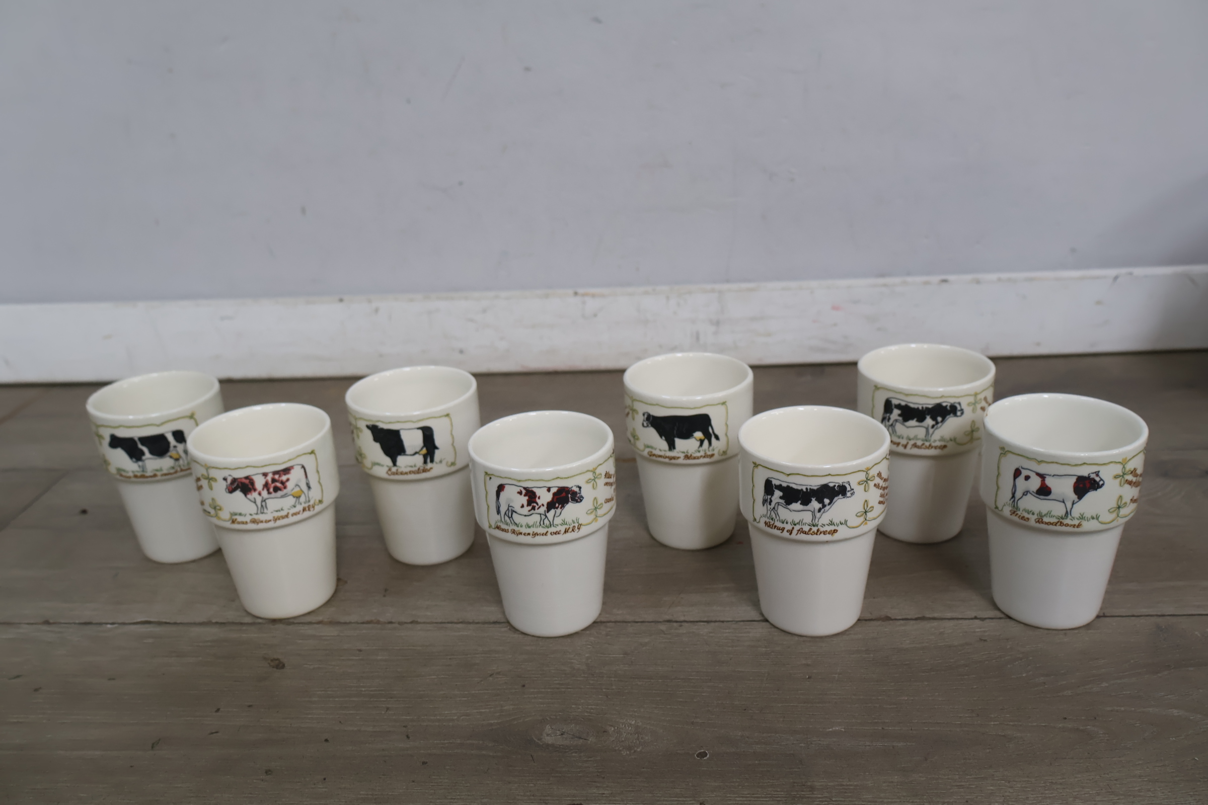Set van 8 mokken met koeienmotief – foto 3 – kavel bij GSD Auctions, Zoeterwoude