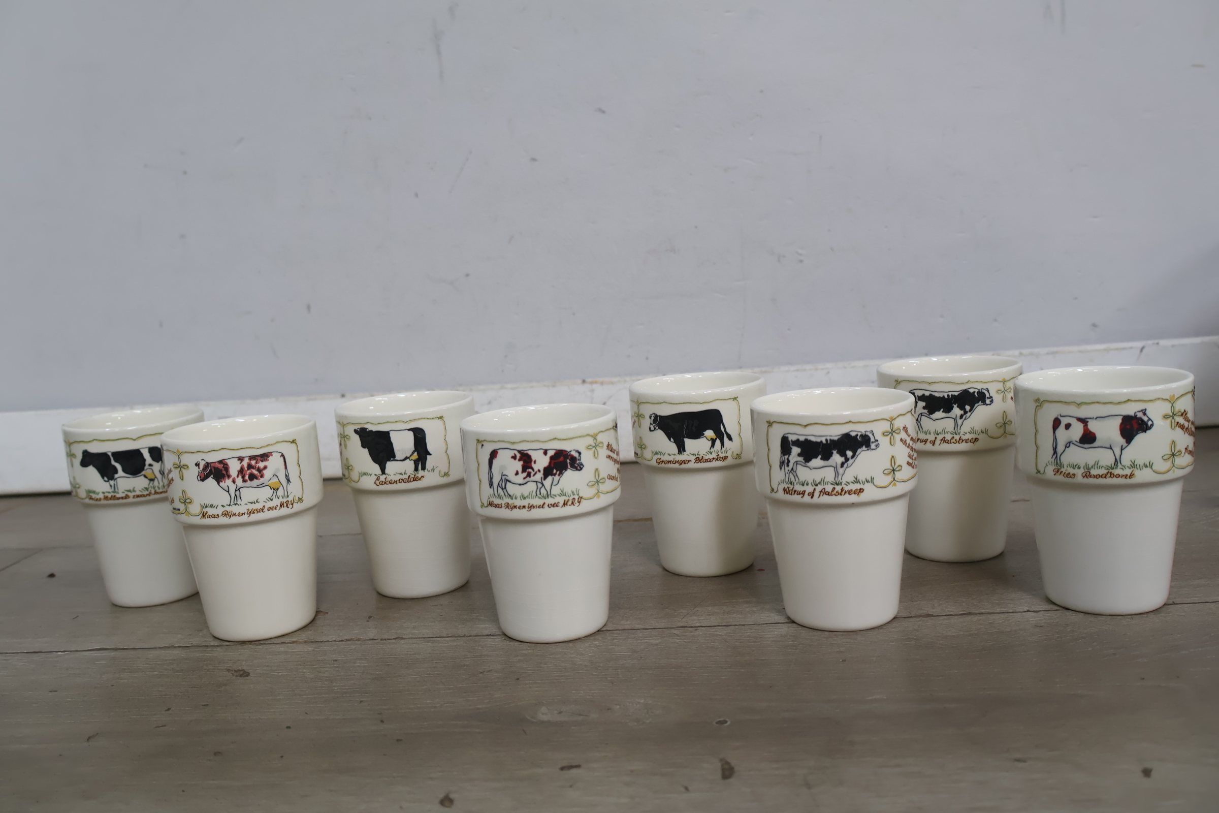 Set van 8 mokken met koeienmotief – foto 4 – kavel bij GSD Auctions, Zoeterwoude
