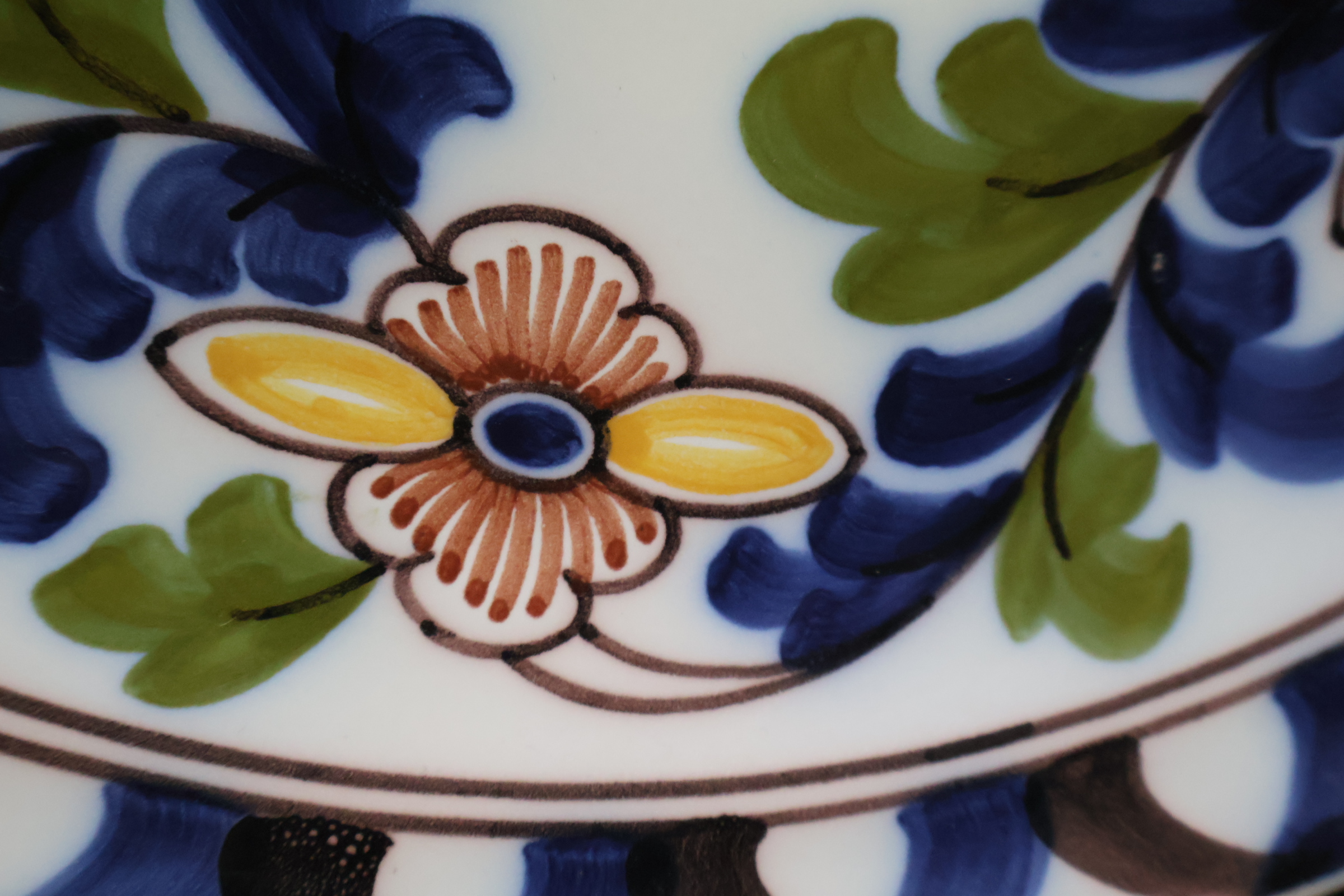 Decoratief porseleinen bord – foto 8 – kavel bij GSD Auctions, Zoeterwoude