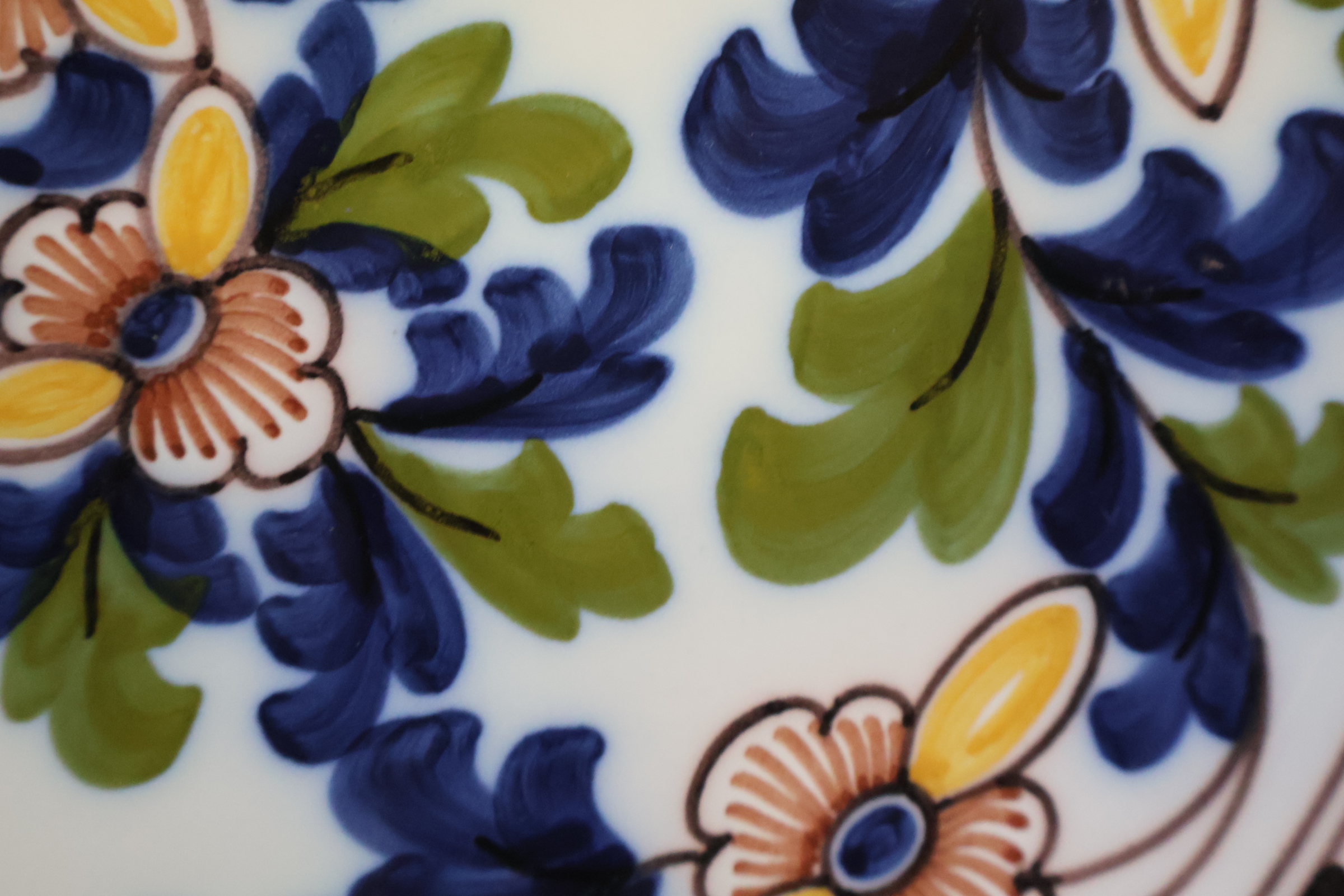 Decoratief porseleinen bord – foto 9 – kavel bij GSD Auctions, Zoeterwoude
