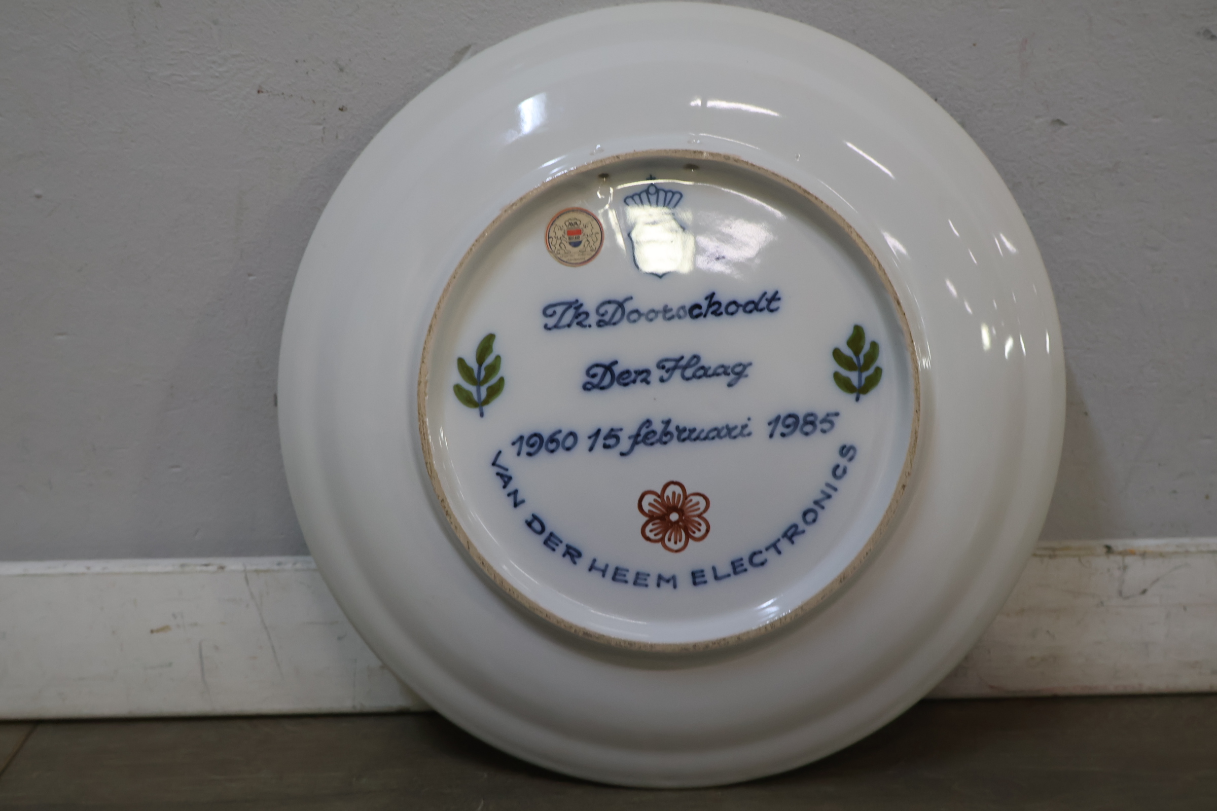 Decoratief porseleinen bord – foto 11 – kavel bij GSD Auctions, Zoeterwoude