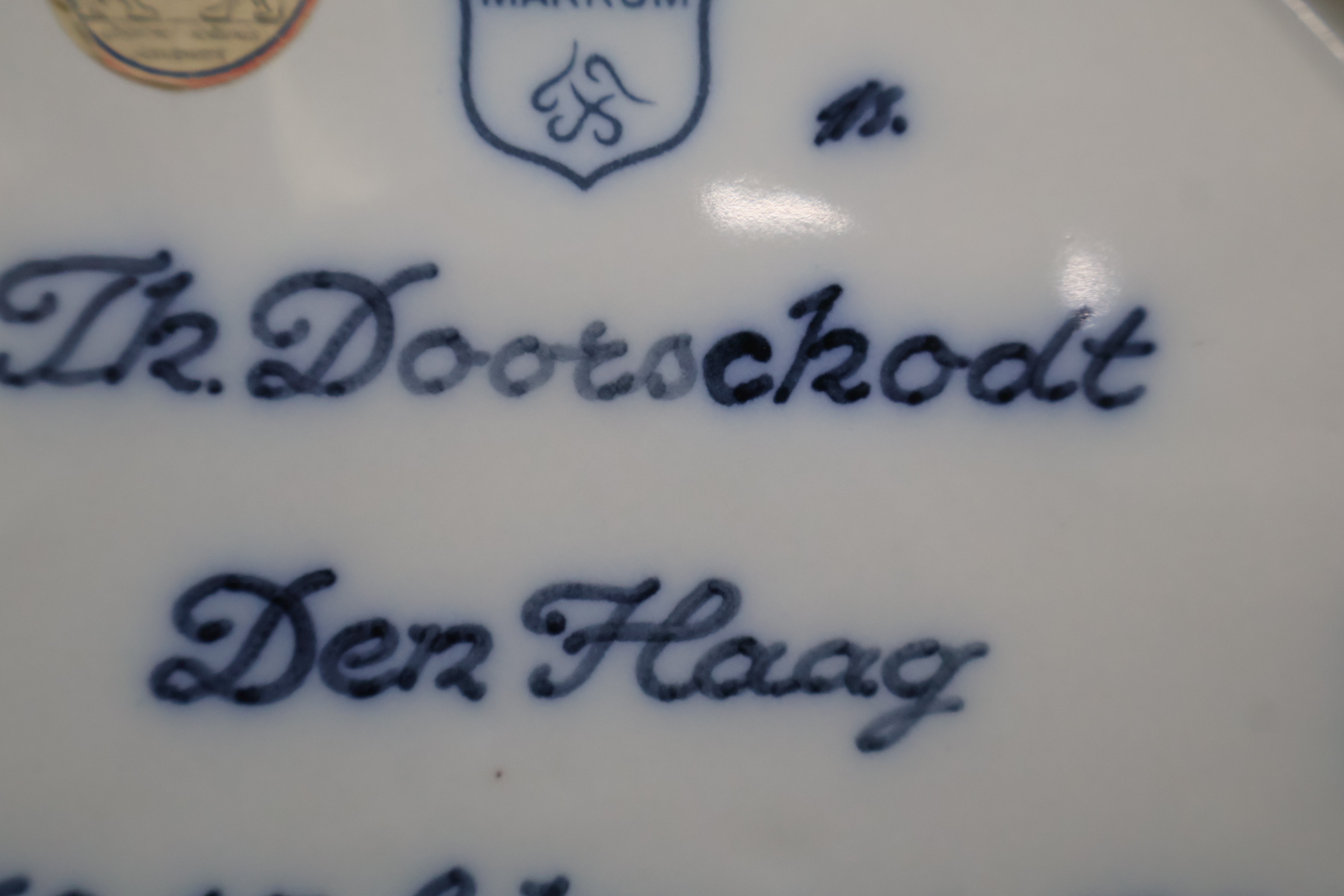 Decoratief porseleinen bord – foto 13 – kavel bij GSD Auctions, Zoeterwoude