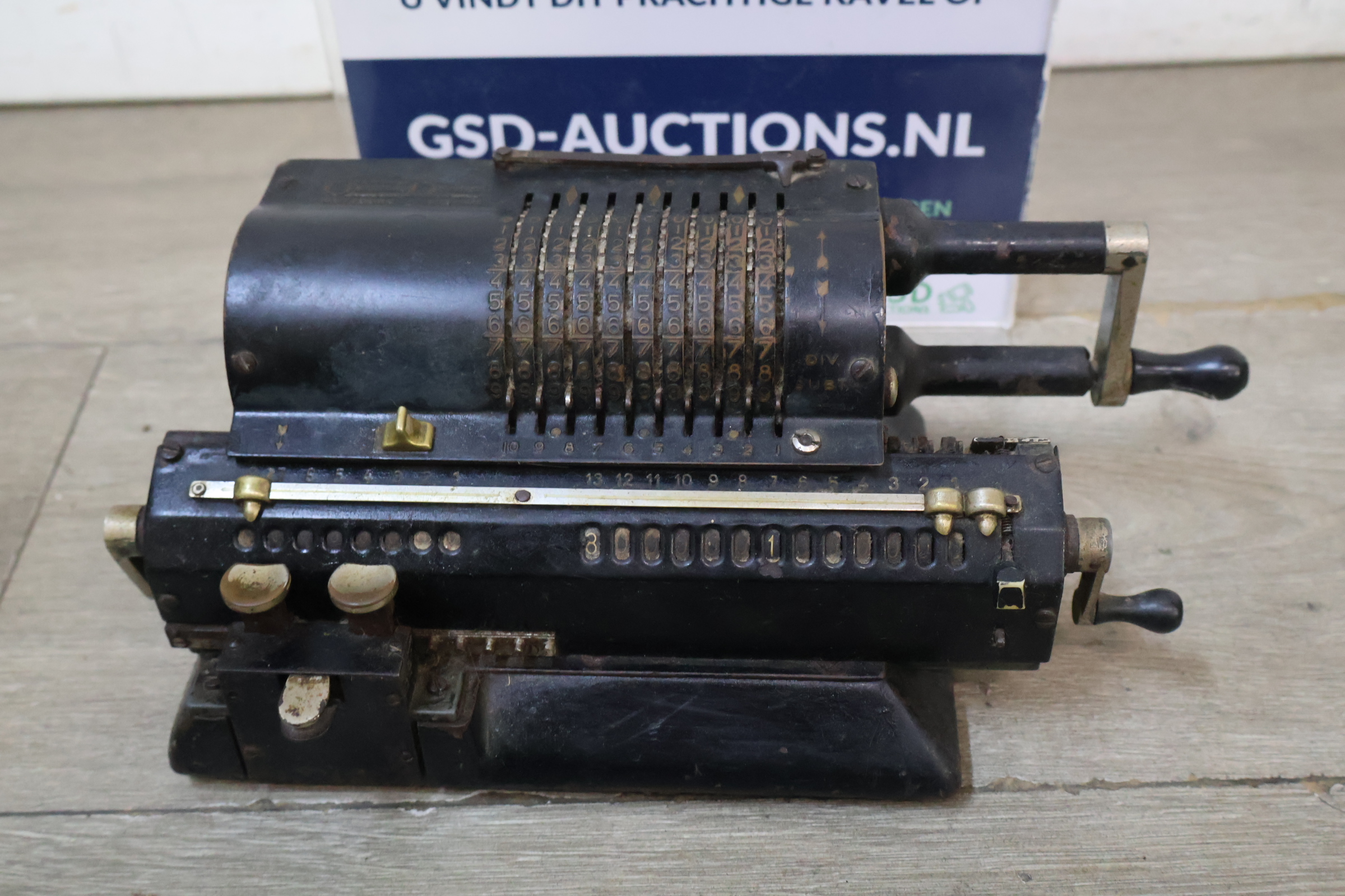 Antieke mechanische rekenmachine – kavel bij GSD Auctions, Zoeterwoude