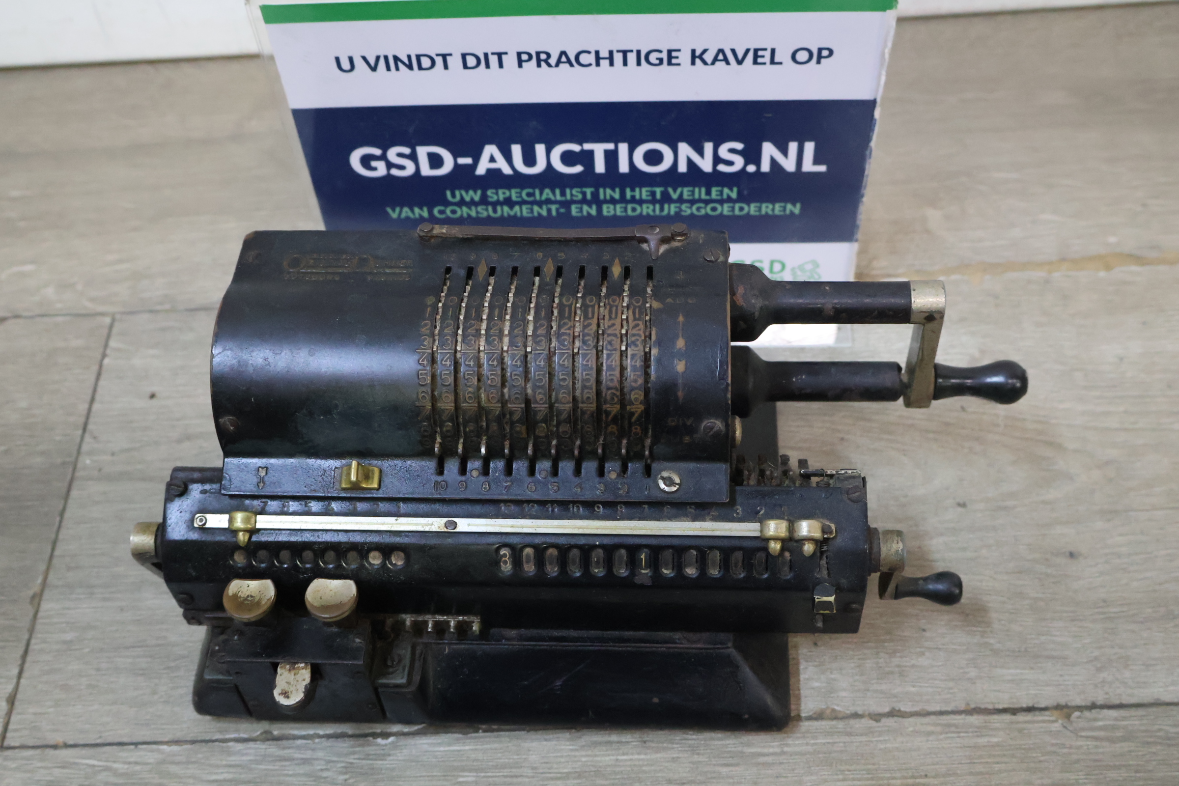 Antieke mechanische rekenmachine – foto 2 – kavel bij GSD Auctions, Zoeterwoude